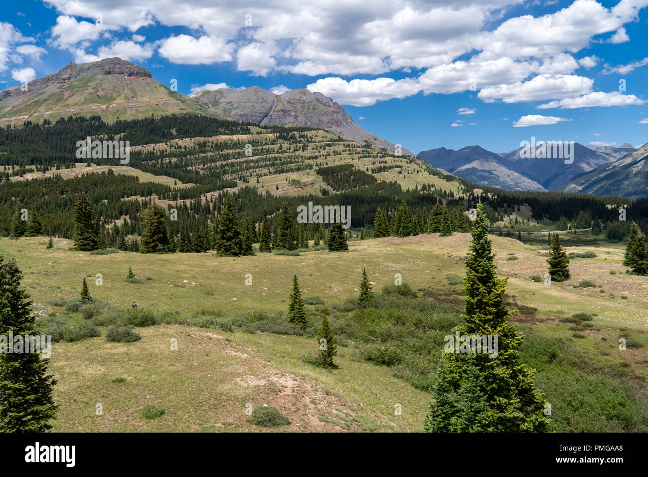 Une vue des montagnes rocheuses le long de la route d'un million de dollars en Californie, près de Silverton Banque D'Images