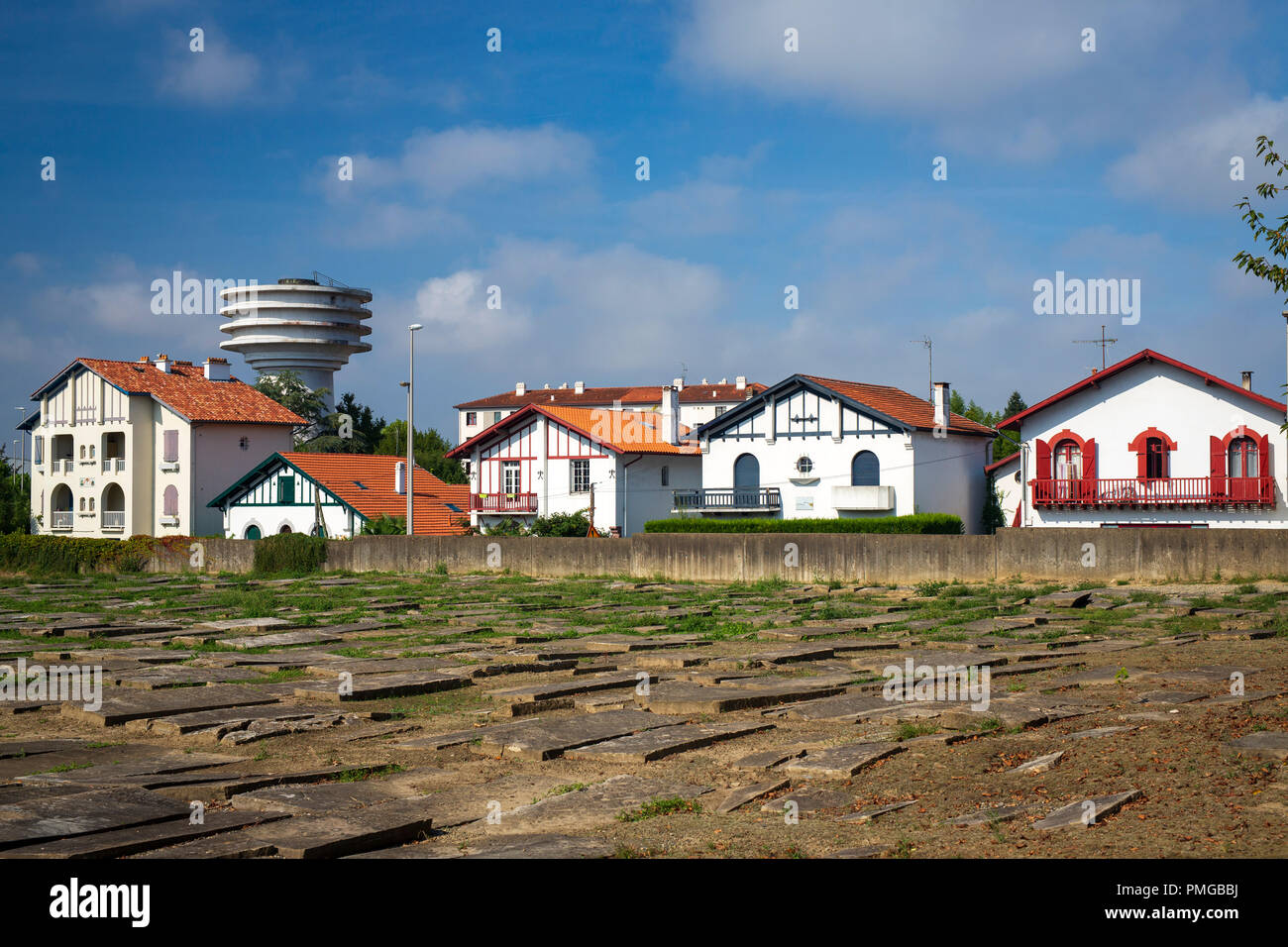 Vue de l'ancienne Bayonne (Aquitaine - France) cimetière juif. Ce cimetière est considéré comme le plus ancien et le plus grand en France. Banque D'Images