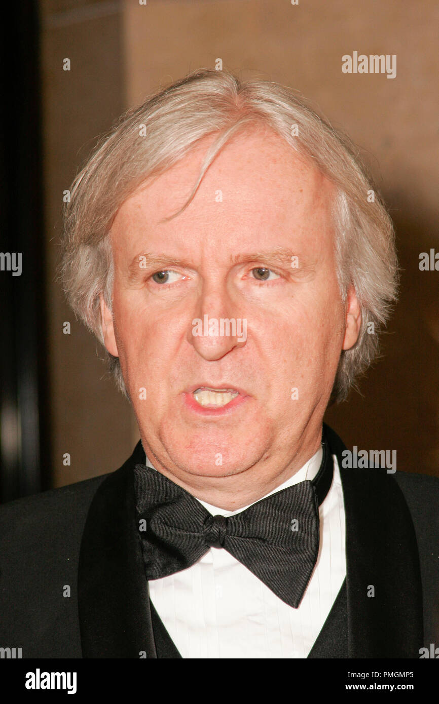 James Cameron à la 14e Annual Art Directors Guild Awards. Arrivants tenue à la salle de bal Internationale au Beverly Hilton Hotel, à Beverly Hills, CA, le 13 février 2010. Photo par PictureLux_30127 Numéro de référence de dossier 24PLX pour un usage éditorial uniquement - Tous droits réservés Banque D'Images