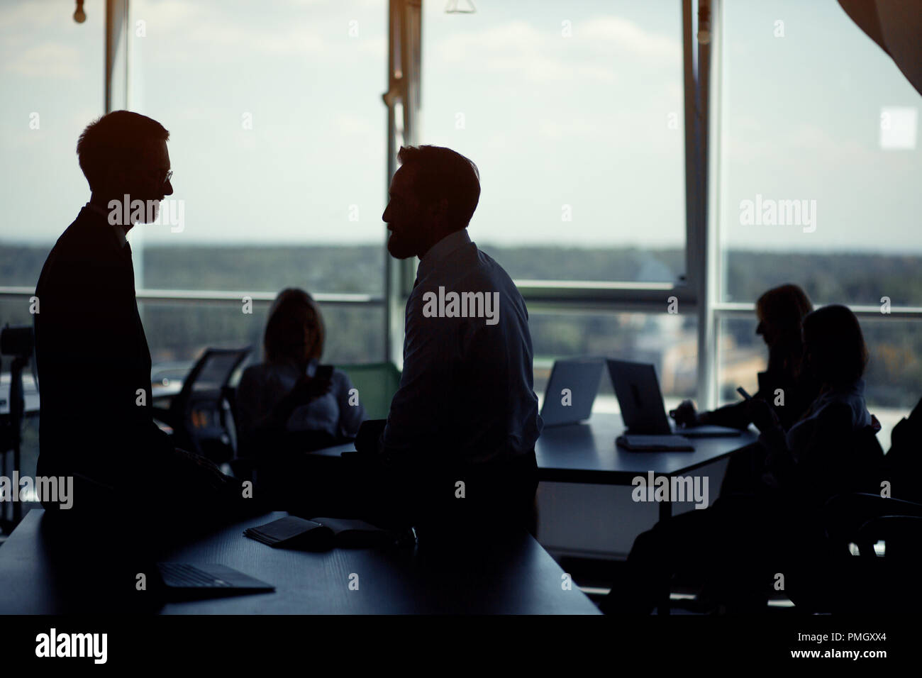 Deux hommes d'étude. Banque D'Images