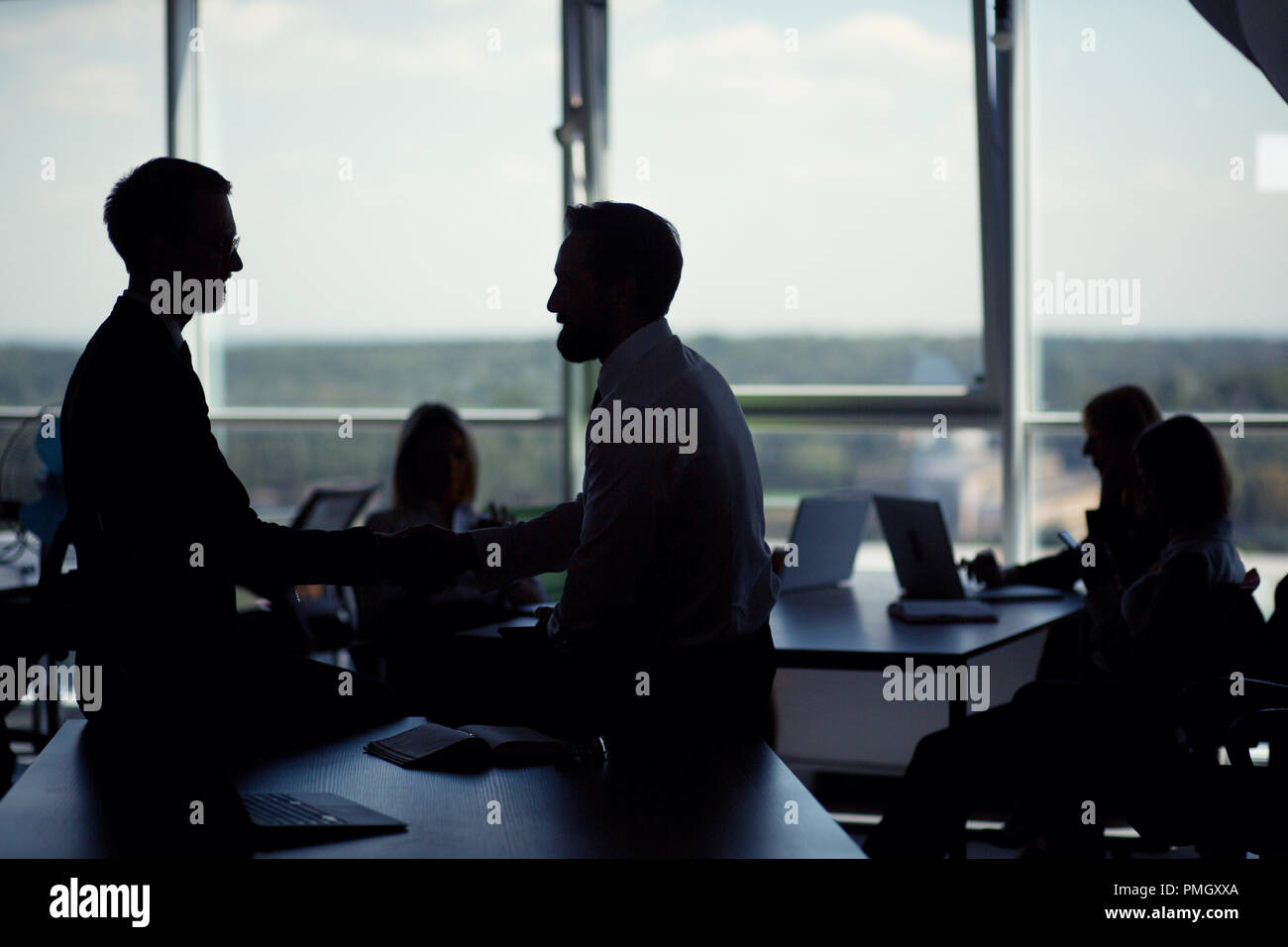 Deux hommes d'étude. Banque D'Images