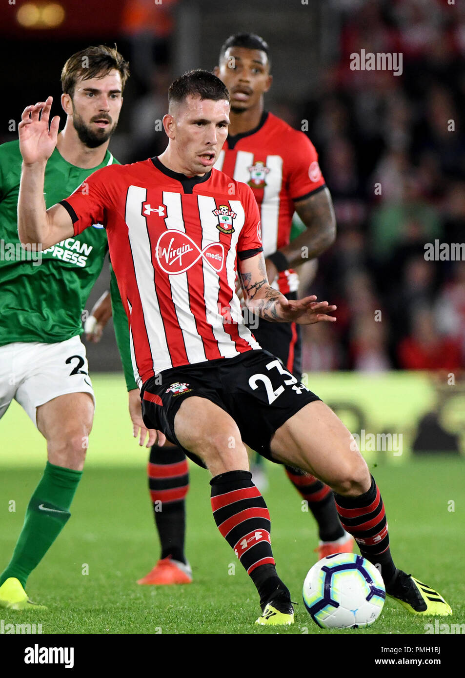 Pierre-Emile Hojbjerg de Southampton - Southampton v Brighton & Hove Albion, Premier League, St Mary's Stadium, Southampton - 17 septembre 2018 UTILISATION ÉDITORIALE STRICTEMENT SEULEMENT - DataCo règles s'appliquent - l'utilisation de cette image dans un contexte commercial est strictement interdite sauf autorisation expresse a été accordée par le club(s) concerné. Exemples d'usages commerciaux incluent, mais ne sont pas limités à, utilisation de pari et de jeux, le marketing et la publicité de produits. Pas d'utilisation non autorisée avec l'audio, vidéo, données, listes de luminaire, club et ou la Ligue de logos ou services, y compris ceux énumérés comme 'live' Banque D'Images Pierre-Emile Hojbjerg de Southampton - Southampton v Brighton & Hove Albion, Premier League, St Mary's Stadium, Southampton - 17 septembre 2018 UTILISATION ÉDITORIALE STRICTEMENT SEULEMENT - DataCo règles s'appliquent - l'utilisation de cette image dans un contexte commercial est strictement interdite sauf autorisation expresse a été accordée par le club(s) concerné. Exemples d'usages commerciaux incluent, mais ne sont pas limités à, utilisation de pari et de jeux, le marketing et la publicité de produits. Pas d'utilisation non autorisée avec l'audio, vidéo, données, listes de luminaire, club et ou la Ligue de logos ou services, y compris ceux énumérés comme 'live' Banque D'Images