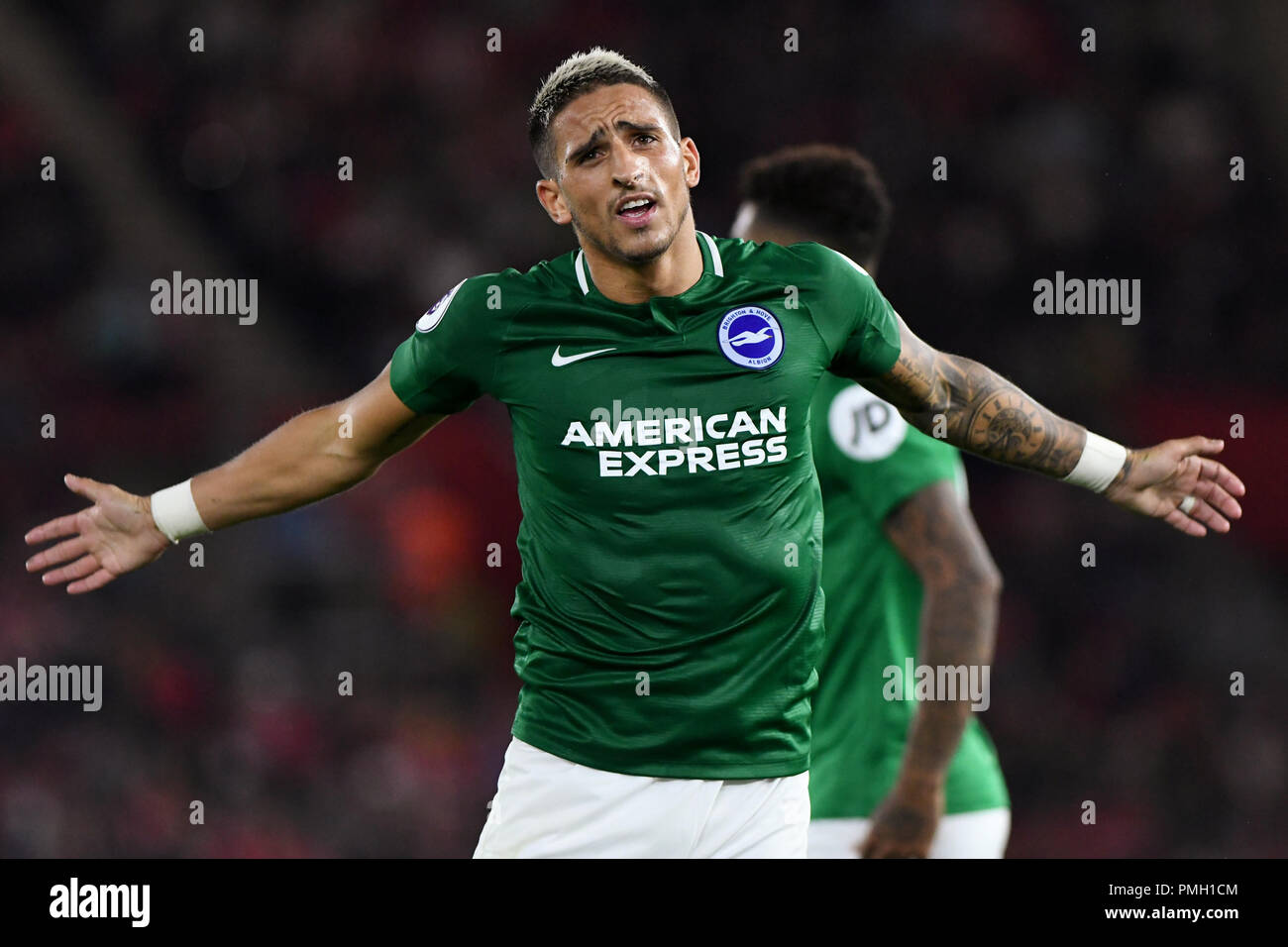 Anthony Knockaert de Brighton & Hove Albion - Southampton v Brighton & Hove Albion, Premier League, St Mary's Stadium, Southampton - 17 septembre 2018 UTILISATION ÉDITORIALE STRICTEMENT SEULEMENT - DataCo règles s'appliquent - l'utilisation de cette image dans un contexte commercial est strictement interdite sauf autorisation expresse a été accordée par le club(s) concerné. Exemples d'usages commerciaux incluent, mais ne sont pas limités à, utilisation de pari et de jeux, le marketing et la publicité de produits. Pas d'utilisation non autorisée avec l'audio, vidéo, données, listes de luminaire, club et ou la Ligue de logos ou services, y compris ceux énumérés comme 'live' Banque D'Images Anthony Knockaert de Brighton & Hove Albion - Southampton v Brighton & Hove Albion, Premier League, St Mary's Stadium, Southampton - 17 septembre 2018 UTILISATION ÉDITORIALE STRICTEMENT SEULEMENT - DataCo règles s'appliquent - l'utilisation de cette image dans un contexte commercial est strictement interdite sauf autorisation expresse a été accordée par le club(s) concerné. Exemples d'usages commerciaux incluent, mais ne sont pas limités à, utilisation de pari et de jeux, le marketing et la publicité de produits. Pas d'utilisation non autorisée avec l'audio, vidéo, données, listes de luminaire, club et ou la Ligue de logos ou services, y compris ceux énumérés comme 'live' Banque D'Images