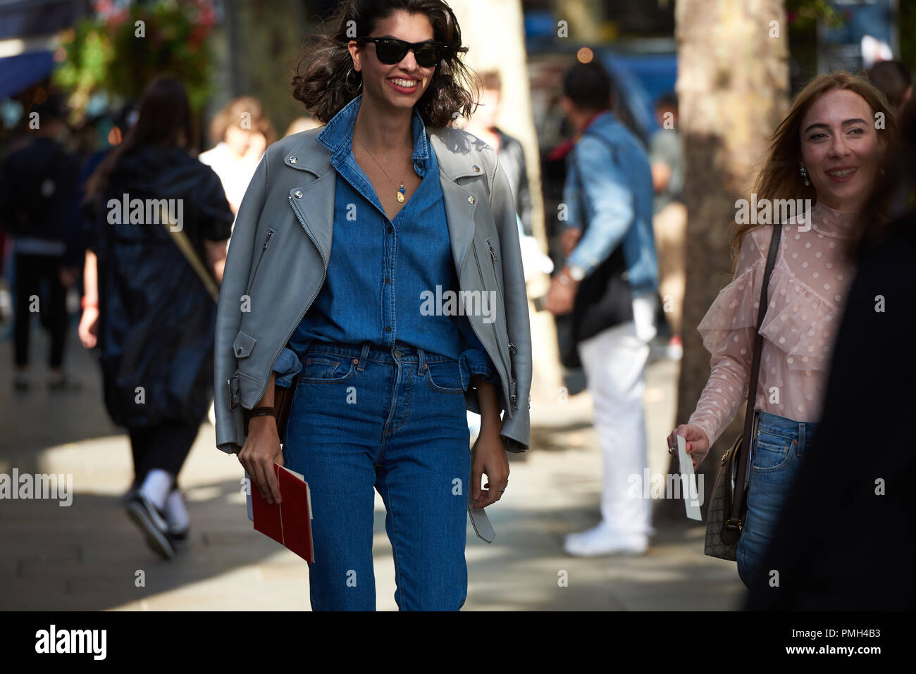 Londres, Royaume-Uni. 16 septembre 2018, Street Style, printemps été 2019, Fashion Week de Londres, UK Crédit : Saira MacLeod/Alamy Live News Banque D'Images