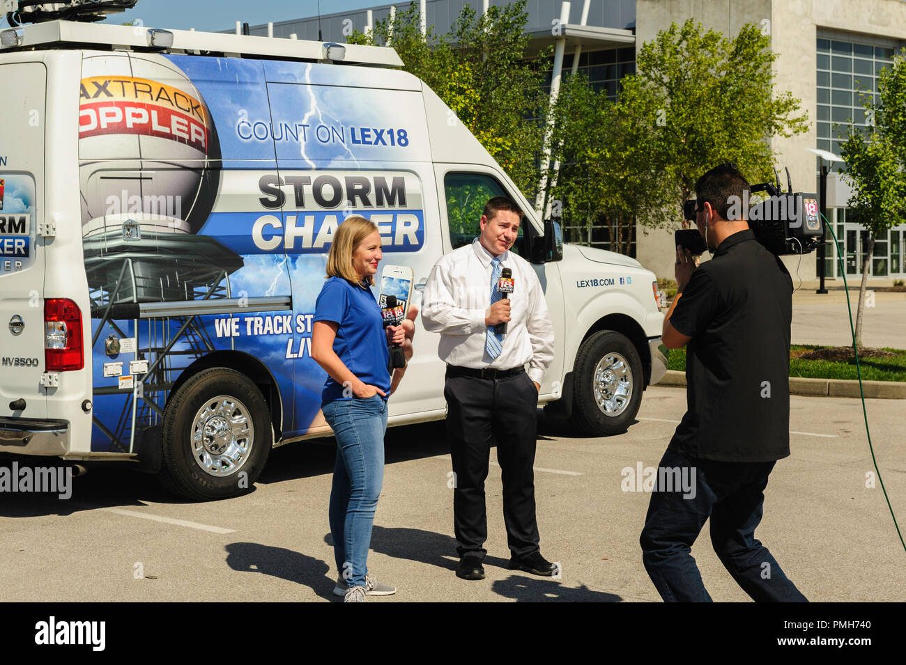 Lexington, États-Unis. 18 septembre 2018. L'ouragan Florence soulagement dans Lexington Kentucky avec Channel 18 News Team, Claire Crouch et Chris Goodman, crédits alloués aux victimes des ouragans de la Caroline du Nord. Credit : Barry Fowler/Alamy Live News Banque D'Images