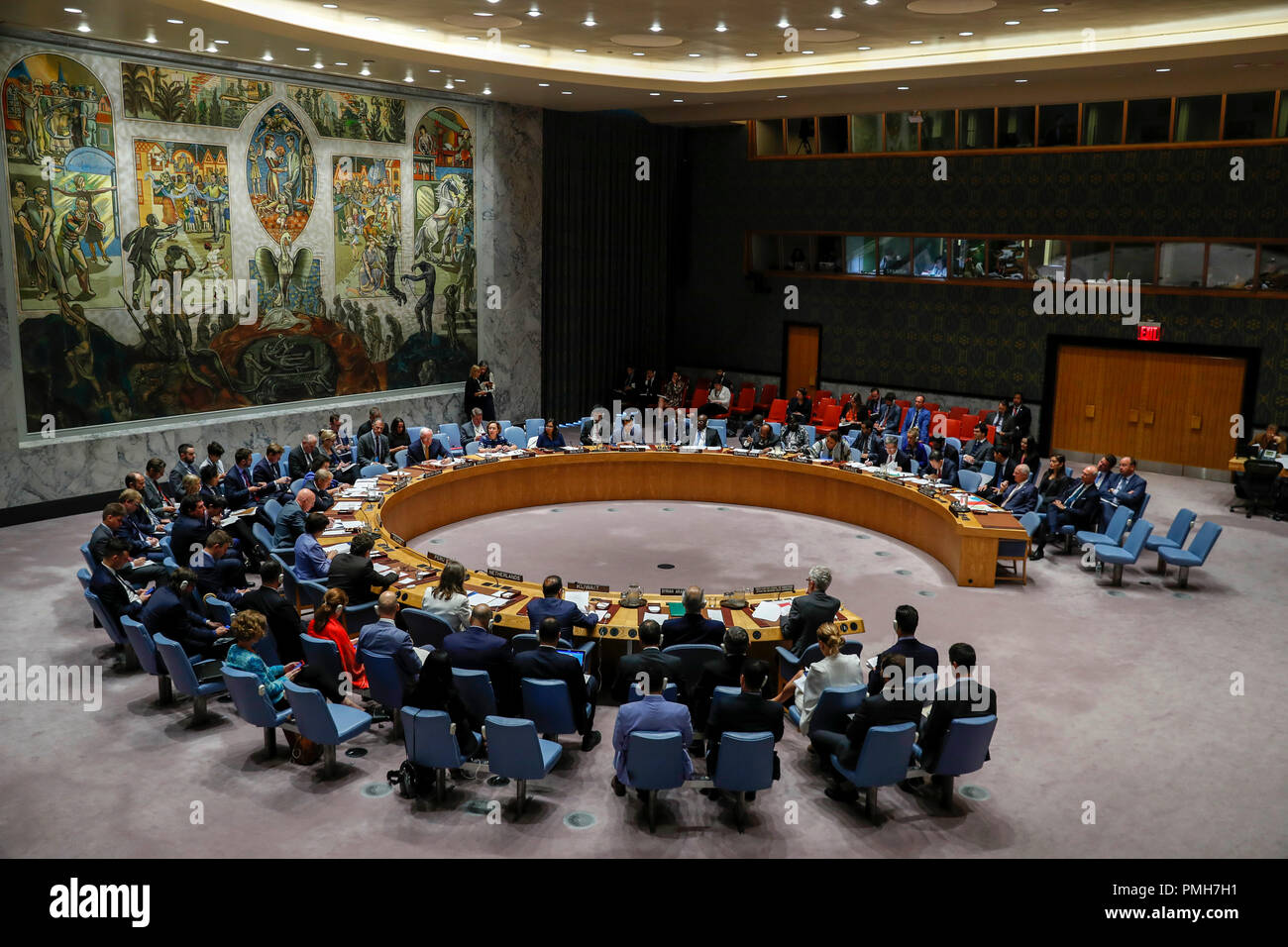 (180918) -- ORGANISATION DES NATIONS UNIES, 18 septembre 2018 (Xinhua) -- Photo prise le 18 septembre 2018 montre une vue générale de la réunion du Conseil de sécurité sur la situation en Syrie au siège des Nations Unies à New York. L'Envoyé spécial des Nations Unies pour la Syrie mardi, M. Staffan de Mistura a demandé la mise en œuvre rapide d'un Russia-Turkey convention pour la mise en place d'une zone tampon démilitarisée de la province d'Idlib en Syrie, ce qui pourrait éviter une attaque de grande envergure sur le dernier grand bastion des rebelles dans le pays. (Xinhua/Muzi Li) Banque D'Images