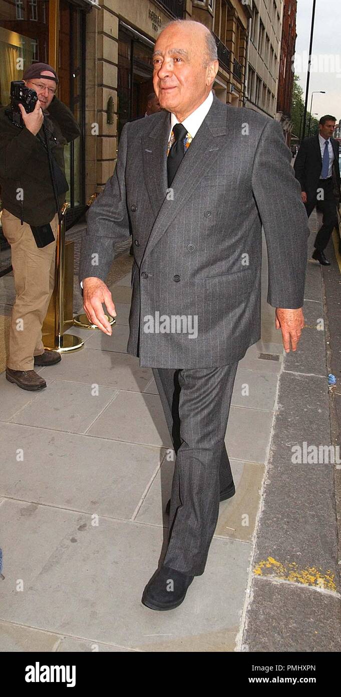 Londres. Mohamed Al-Fayed arrivant à l'ouverture de la Robert Cavalli store sur Sloane Street, Knightsbridge. 13 mai 2004 Ref:CMT100-9-140504 ©Huckle/vue/MediaPunch Banque D'Images