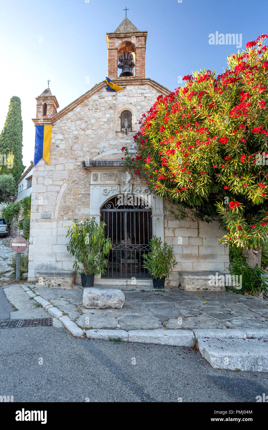 À l'entrée du village se trouve la Chapelle Saint Claire. Saint Paul de Vence, France. Banque D'Images