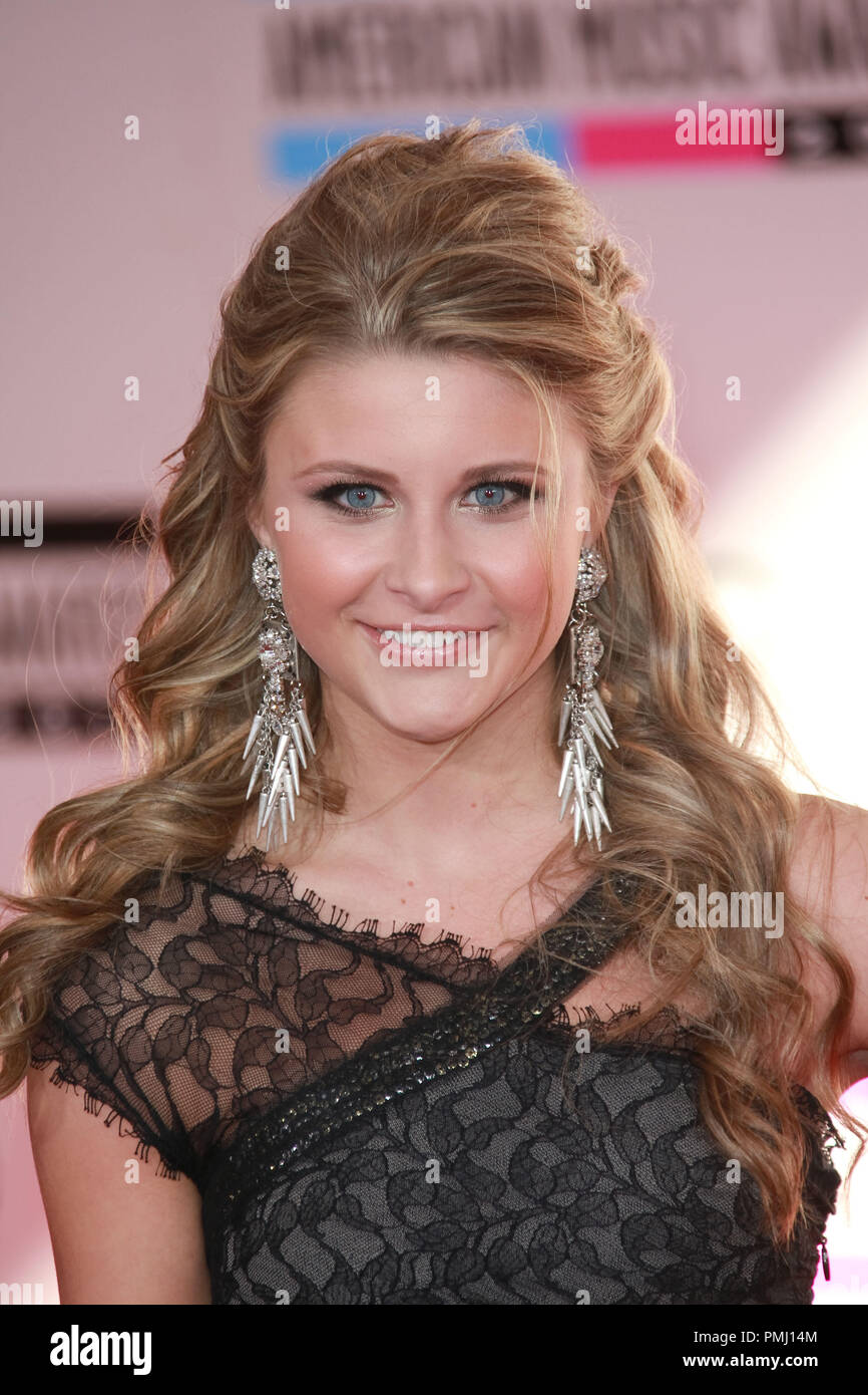 Savannah Outen à l'arrivée des AMERICAN MUSIC AWARDS 2010 qui a eu lieu au Nokia Theatre LA Vivre à Los Angeles, CA. L'événement a eu lieu le dimanche, 21 novembre 2010. Photo par Jésus Jimenez Pacifique Photo Presse. Référence #  30722 Fichier 090PLX pour un usage éditorial uniquement - Tous droits réservés Banque D'Images