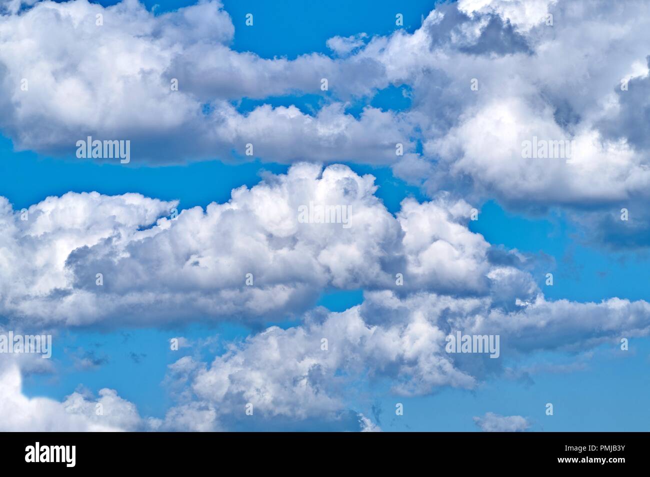 Beau Ciel Bleu Avec Des Nuages De Fond Ciel Nuages Ciel Avec Nuages Nature Meteo Blue Cloud Photo Stock Alamy Beau Ciel Bleu Avec Des Nuages De Fond Ciel Nuages Ciel Avec Nuages Nature Meteo Blue Cloud Photo Stock Alamy