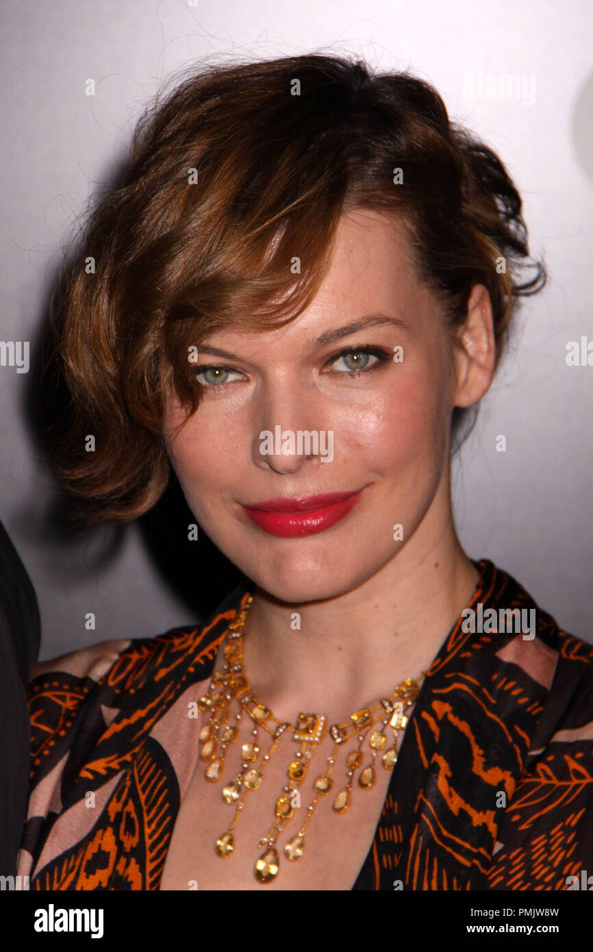 Milla Jovovich 12/14/10 'Biutiful' Premiere @ DGA Theatre, West Hollywood Photo de Megumi Torii/ HNW de référence de dossier 30761 018PLX pour un usage éditorial uniquement - Tous droits réservés Banque D'Images