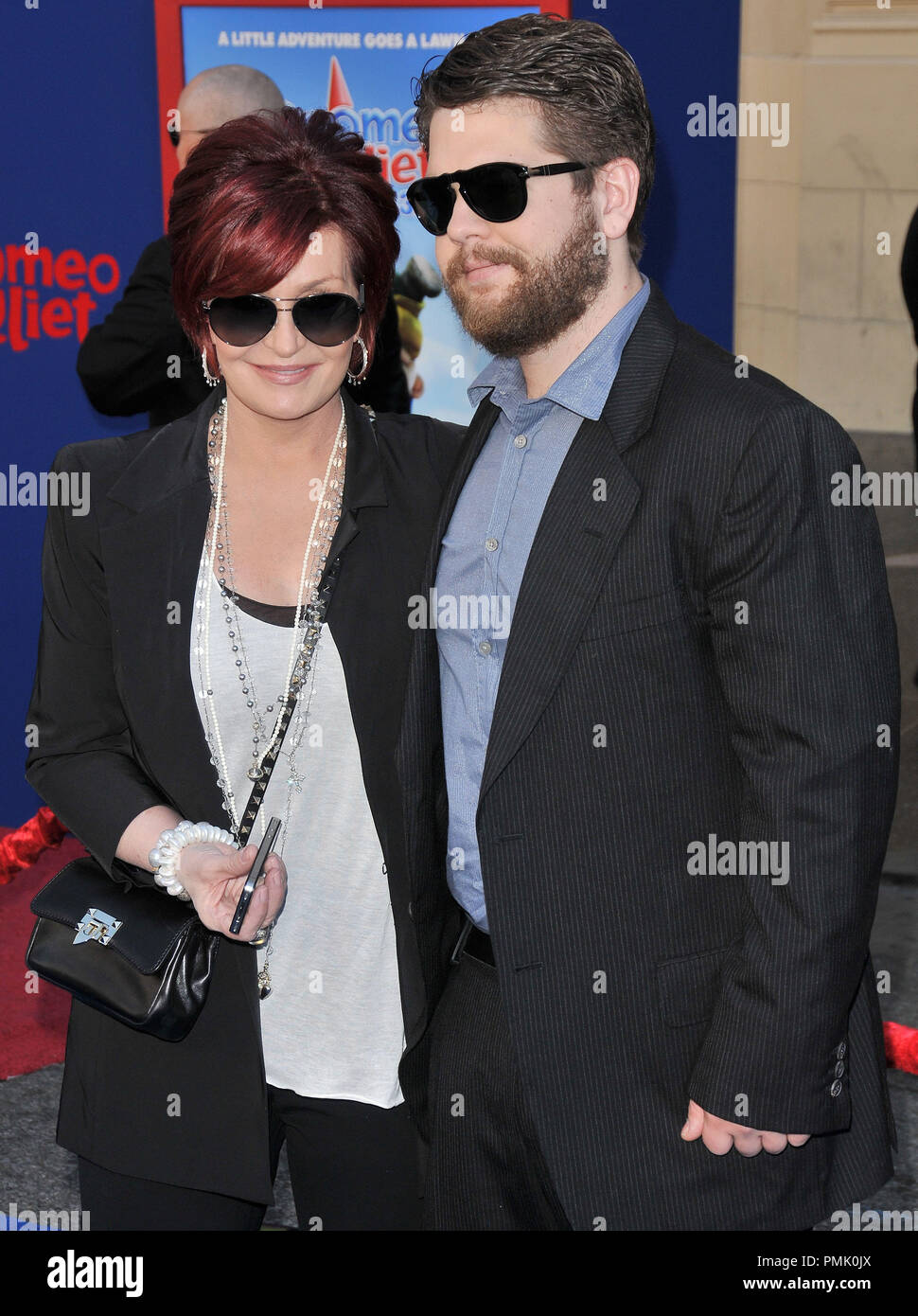 Sharon Osbourne et Jack Osbourne lors de la première mondiale de 'Gnomeo & Juliet' tenue à l'El Capitan Theatre à Hollywood, CA. L'événement a eu lieu le dimanche 23 janvier 2011. Photo de RPAC Pacifique Photo Presse/ PictureLux Banque D'Images