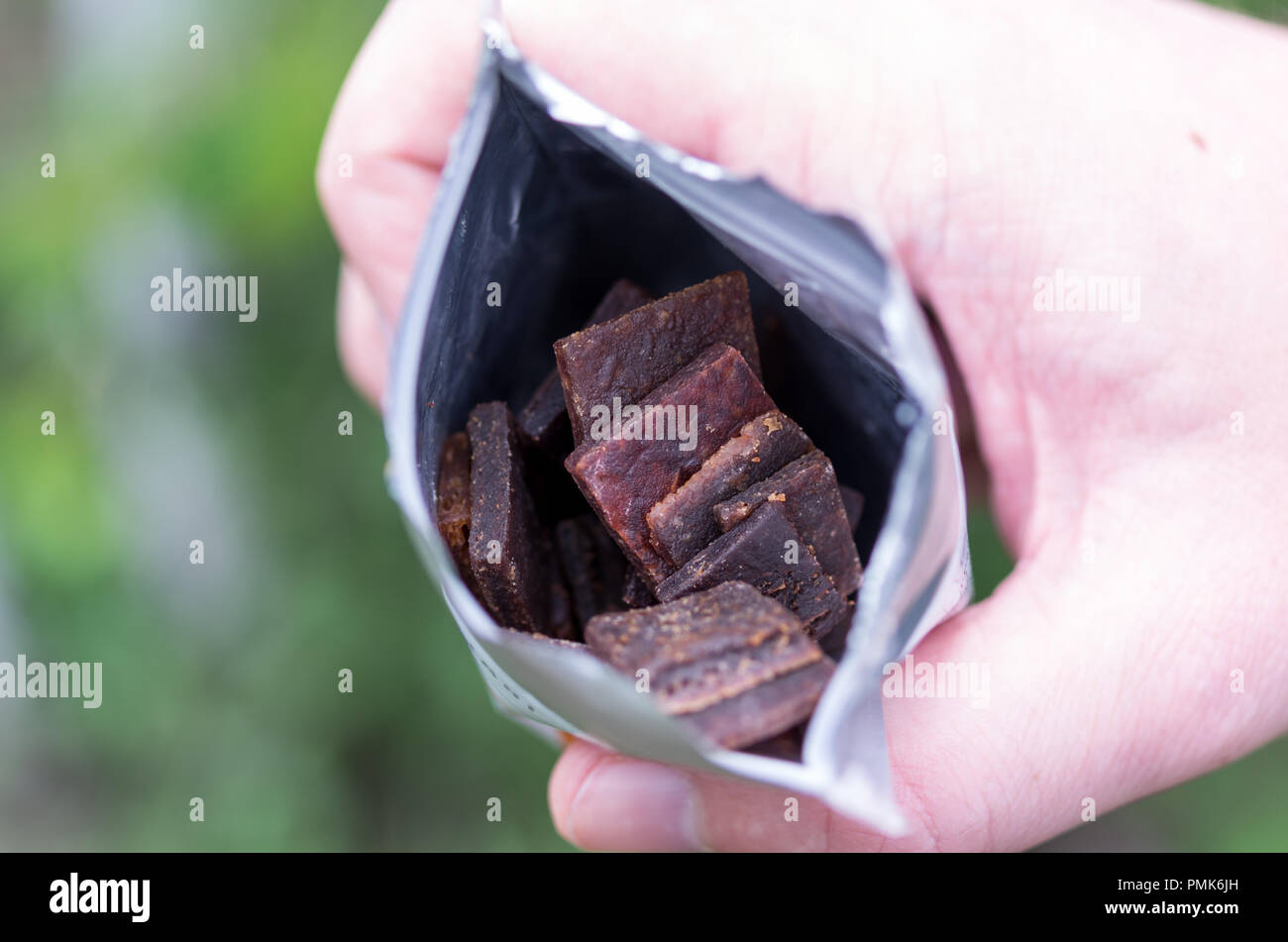 Afficher le contenu du paquet. La publicité du produit. Banque D'Images