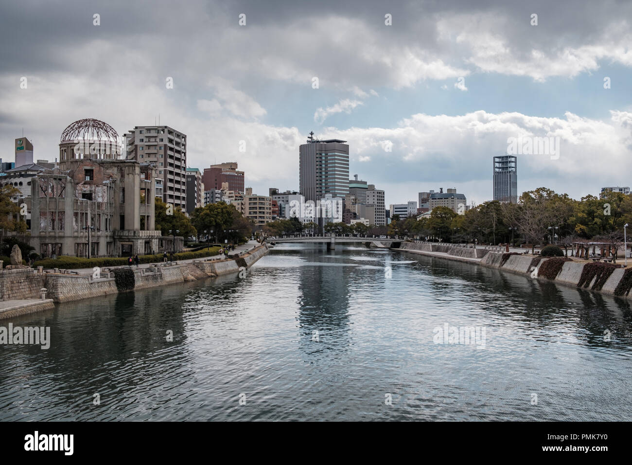 HIROSHIMA, JAPON - FEB 05, 2018 : Genbaku dôme de la bombe atomique et Hiroshima peace memorial Banque D'Images