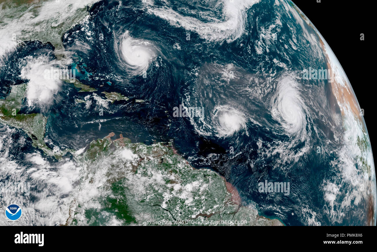 La catégorie 4 l'ouragan Florence, en haut à gauche, est vu de la va-Est chaînes le mardi 11 septembre, 2018. Les dernières prévisions ont la forte tempête à l'approche de la Caroline du Nord sur la côte est américaine. Plus de 1 millions de personnes ont été évacuées en c'est la plus grande tempête à frapper la Caroline du Nord depuis 1954. (NOAA/élève) Banque D'Images