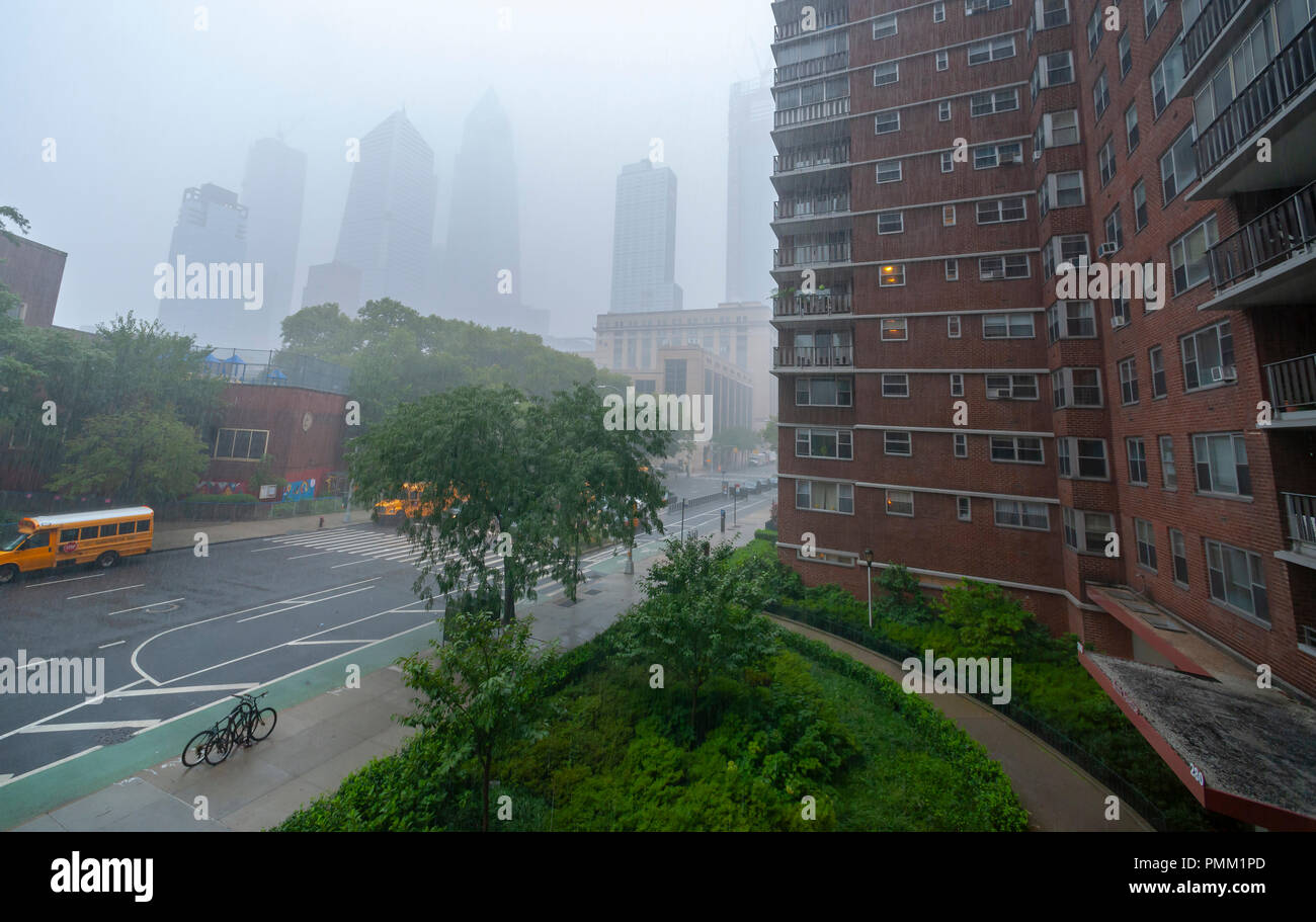 Le développement d'Hudson Yards disparaît dans une pluie torrentielle causés par l'ouragan Florence voyageant au nord, le mardi 18 septembre 2018. (© Richard B. Levine) Banque D'Images