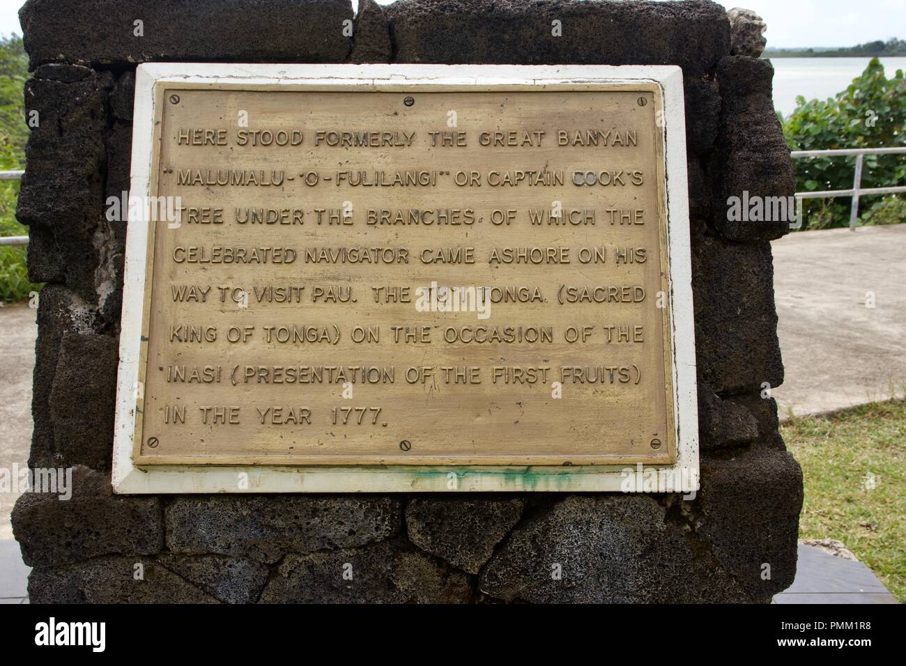 Une plaque commémorant Captain Cook's Landing Place à Tongatapu, Royaume des Tonga Banque D'Images