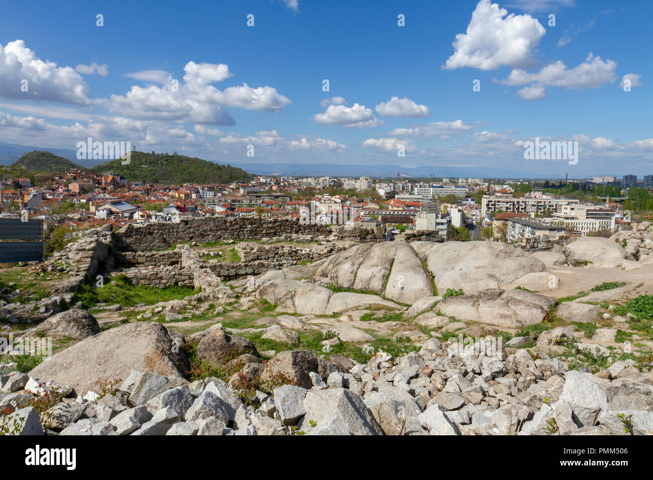 Vue sur la ville depuis le complexe architectural sur Nebet Tepe, un des cinq collines en Plovdiv, Bulgarie. Banque D'Images