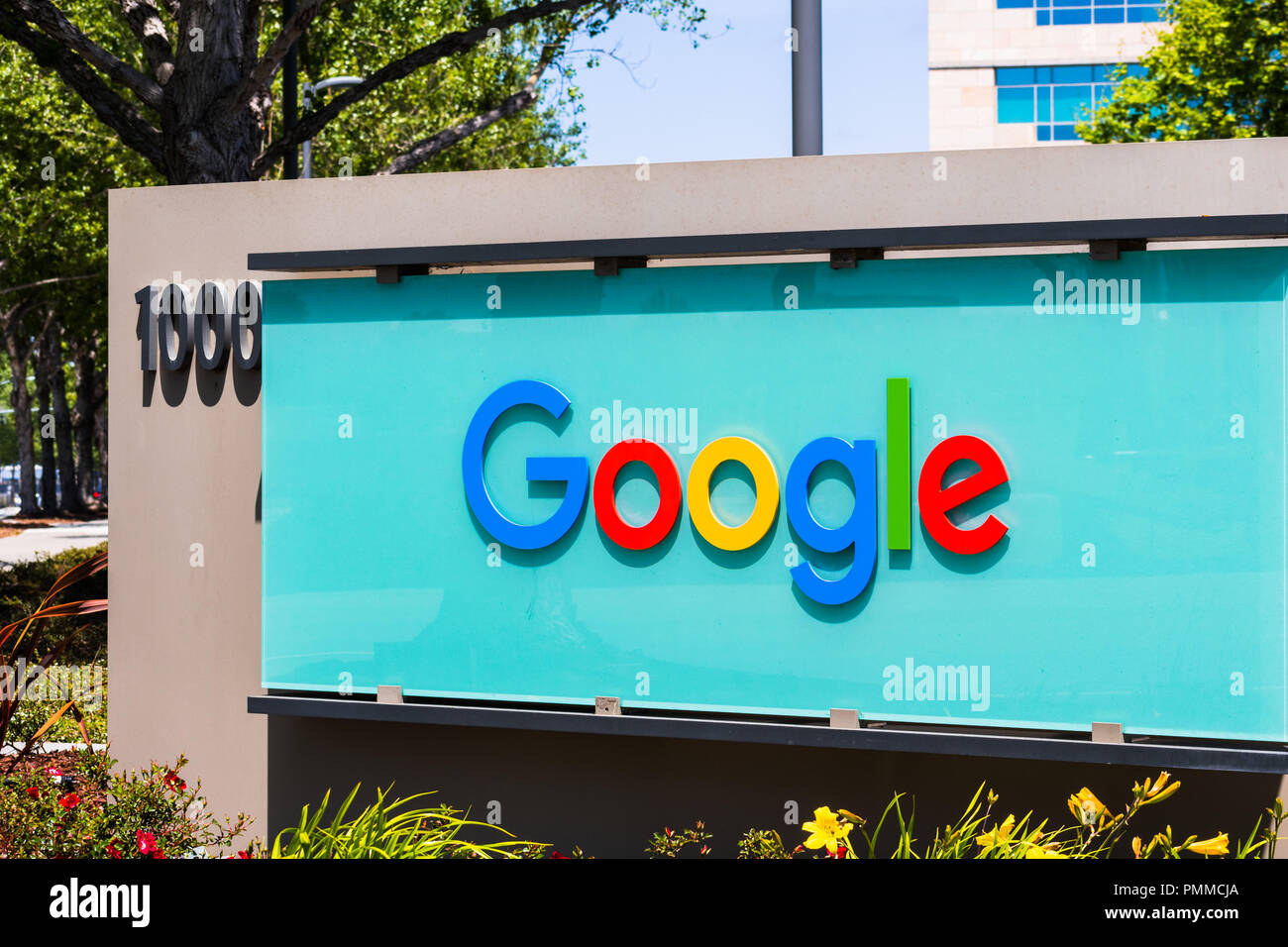 3 mai 2018 Sunnyvale / CA / USA - Google signer devant l'entrée de l'un de leurs immeubles de bureaux situés dans la Silicon Valley Banque D'Images