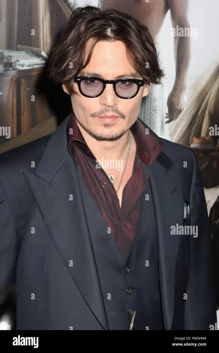 Johnny Depp lors de la première mondiale de 'La Rum Diary' pour le film indépendant, au LACMA series a tenu au LACMA à Los Angeles, CA le Jeudi, 13 octobre, 2011. Photo par Pedro/ PictureLux Ulayan/ RPAC Banque D'Images