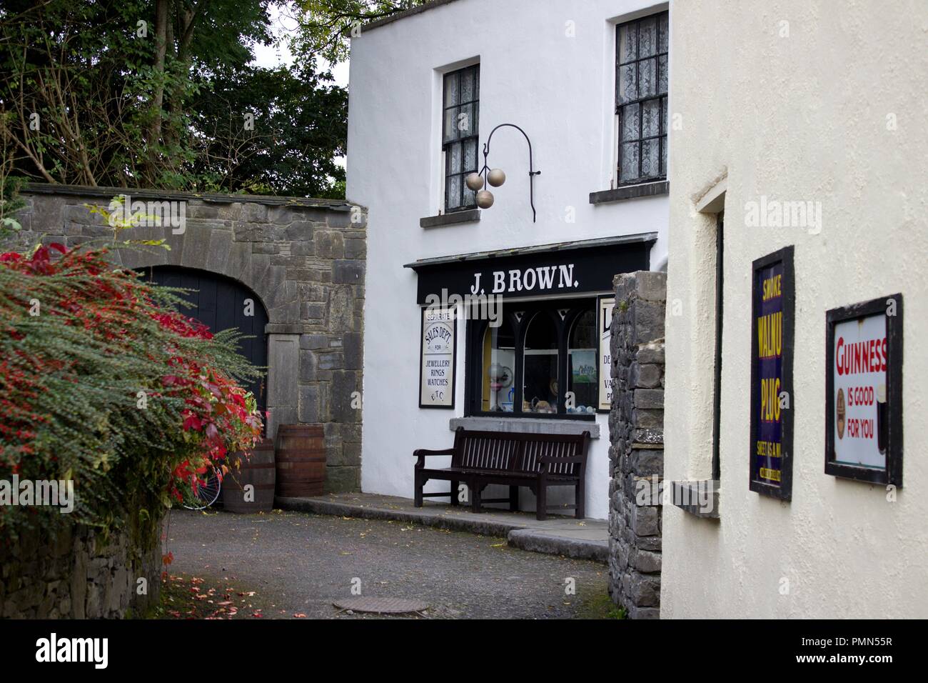 Village irlandais près de Bunnratty, comté de Limerick, Irlande Banque D'Images