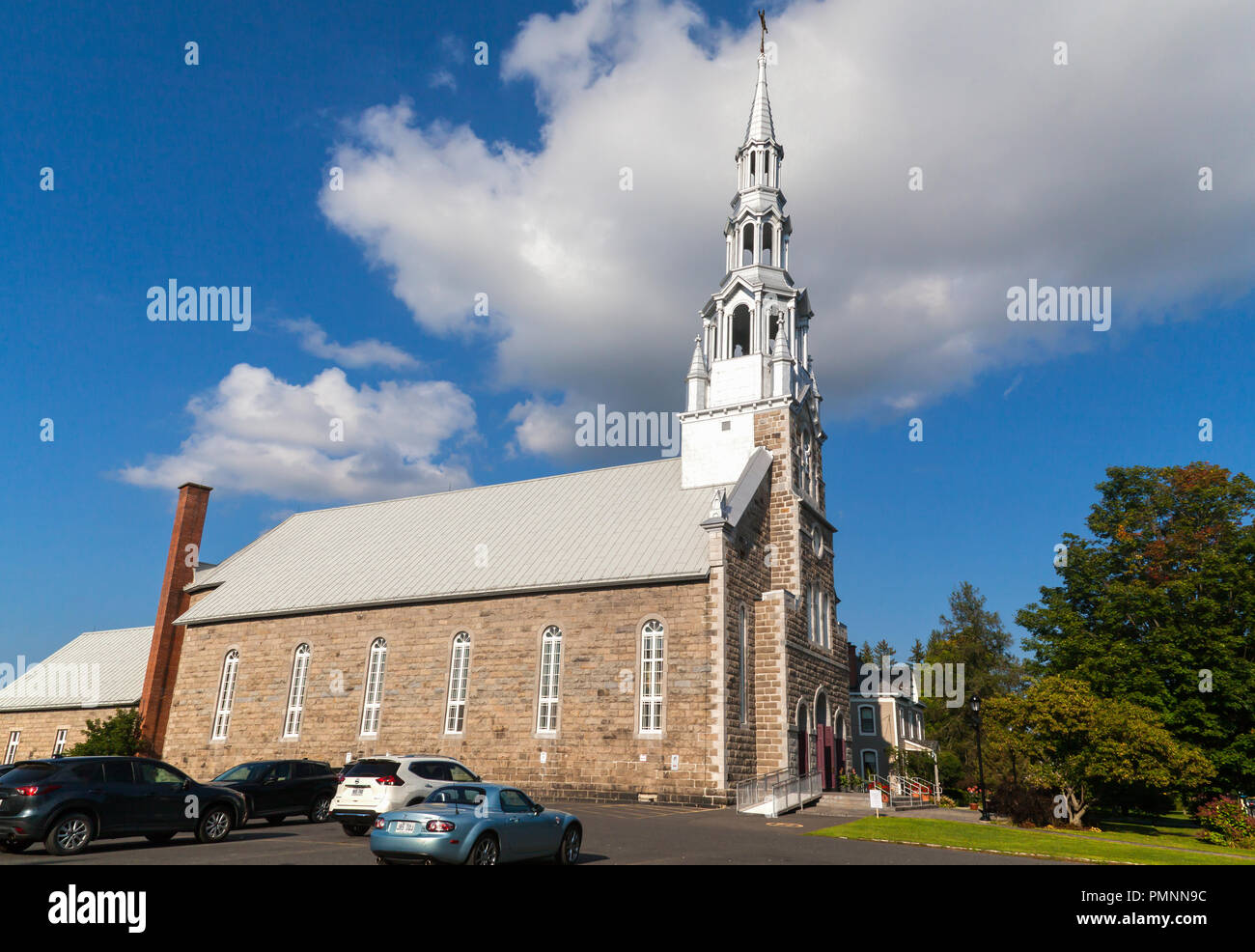 Église de Saint-François-Xavier. Churct sur la rue Shefford à Bromont, Cantons de l'Est au Québec, Canada. Banque D'Images