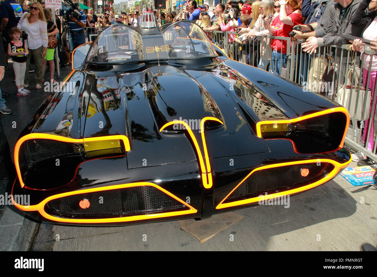 La Batmobile, à partir de l'émission de télévision des années 60, à la Chambre de commerce de Hollywood cérémonie en l'honneur de Adam West avec une étoile sur le Hollywood Walk of Fame à Hollywood, CA, le 5 avril 2012. Photo par Joe Martinez / PictureLux Banque D'Images
