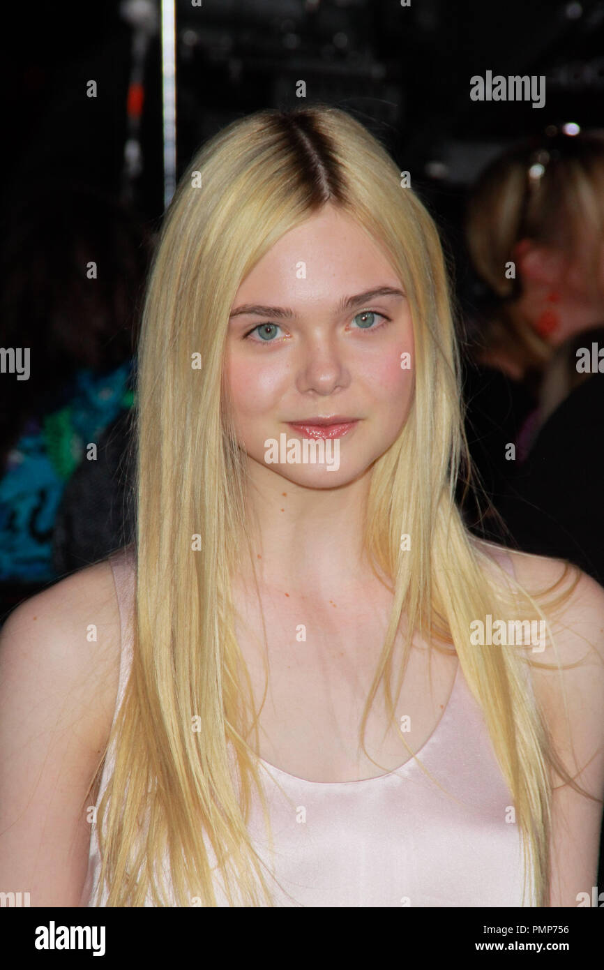 Elle Fanning lors de la première mondiale de l'animation du sommet "La Saga Twilight : Breaking Dawn Part 2'. Arrivants tenue au Nokia Theater L.A. Vivre à Los Angeles, CA, le 12 novembre 2012. Photo par Joe Martinez / PictureLux Banque D'Images