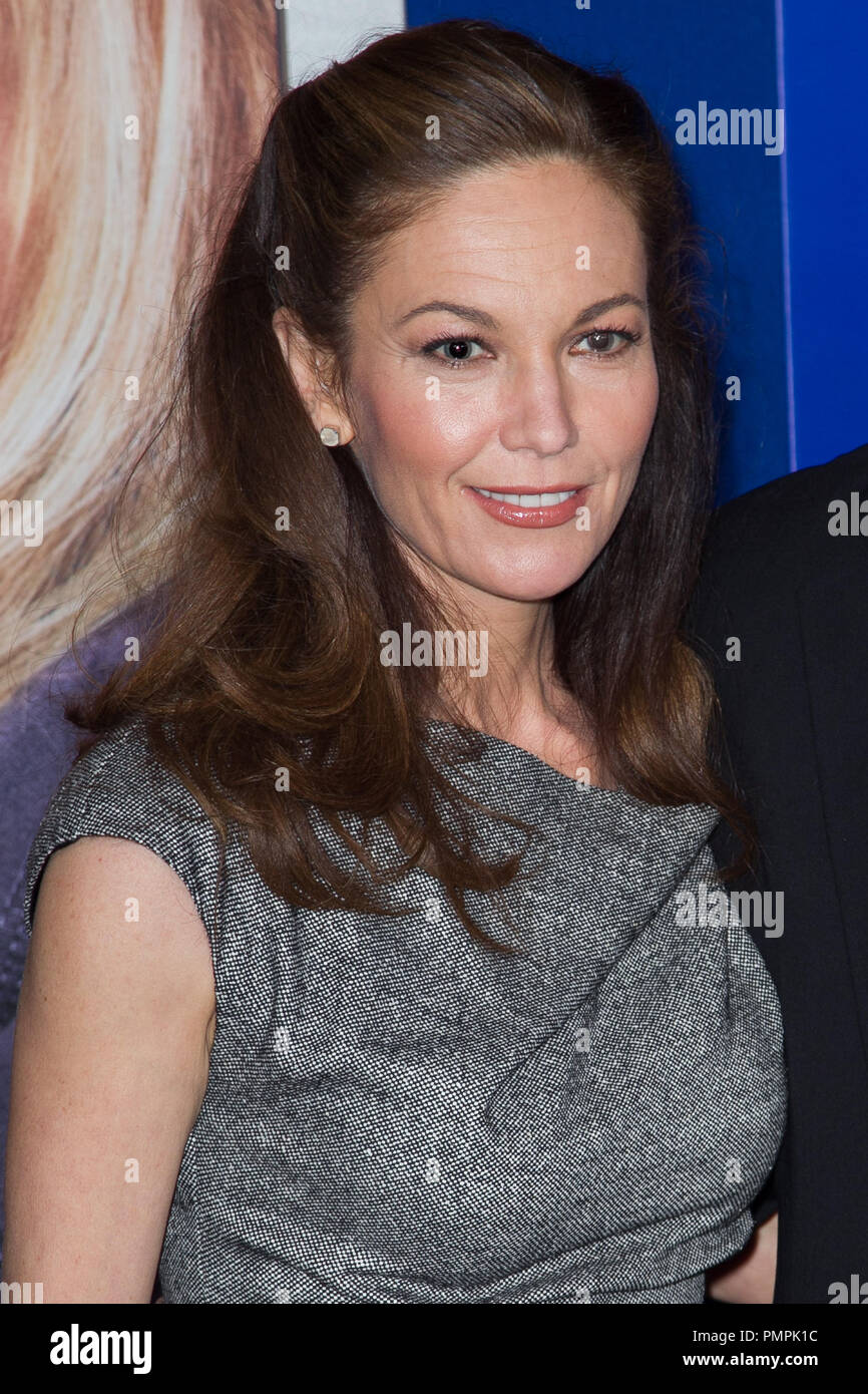 Diane Lane assiste à la première de Paramount Pictures' 'La culpabilité convient au Regency Village Theatre le 11 décembre 2012 à Westwood, en Californie. (Photo par John / Salangsang PictureLux / RPAC) Référence du dossier #  31757 PRPPJS 024pour un usage éditorial uniquement - Tous droits réservés Banque D'Images