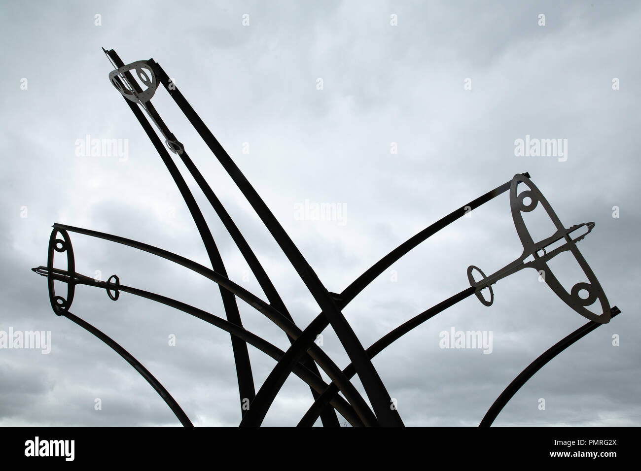 Sentinel, une sculpture par Tim Tolkien, installé sur l'île de Spitfire, un rond-point à l'intersection de la Chester Road et Fort Parkway. Banque D'Images