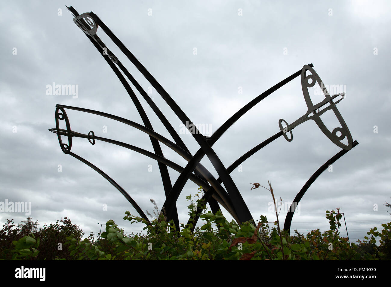 Sentinel, une sculpture par Tim Tolkien, installé sur l'île de Spitfire, un rond-point à l'intersection de la Chester Road et Fort Parkway. Banque D'Images