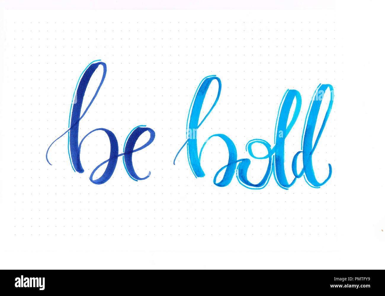 Etre Bold Main Motivation Lettrage Citation En Ecriture Bleue Photo Stock Alamy