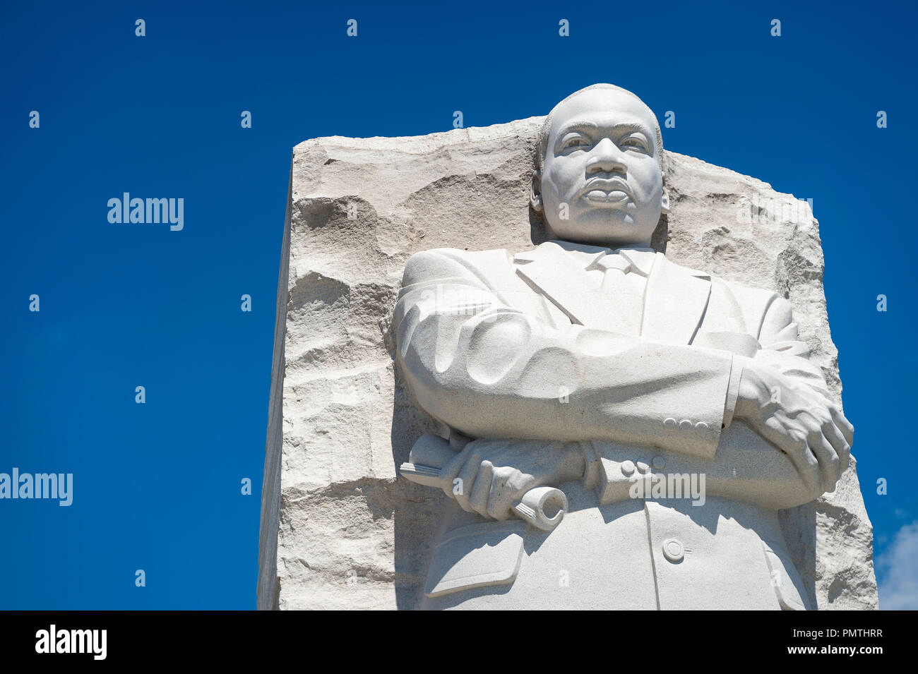 WASHINGTON DC - circa 2018, Août : le mémorial Martin Luther King Jr, avec un portrait de la civil rights leader sculpté dans le granit. Banque D'Images