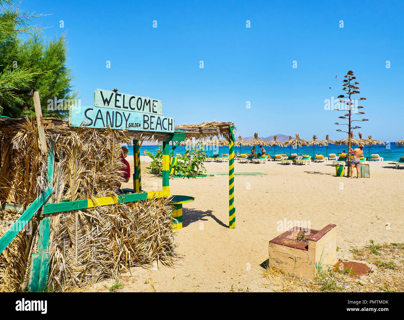 Kos, Grèce - le 4 juillet 2018. Plage de sable fin, une plage de l'île grecque de Kos. Région Sud de la mer Egée, en Grèce. Banque D'Images