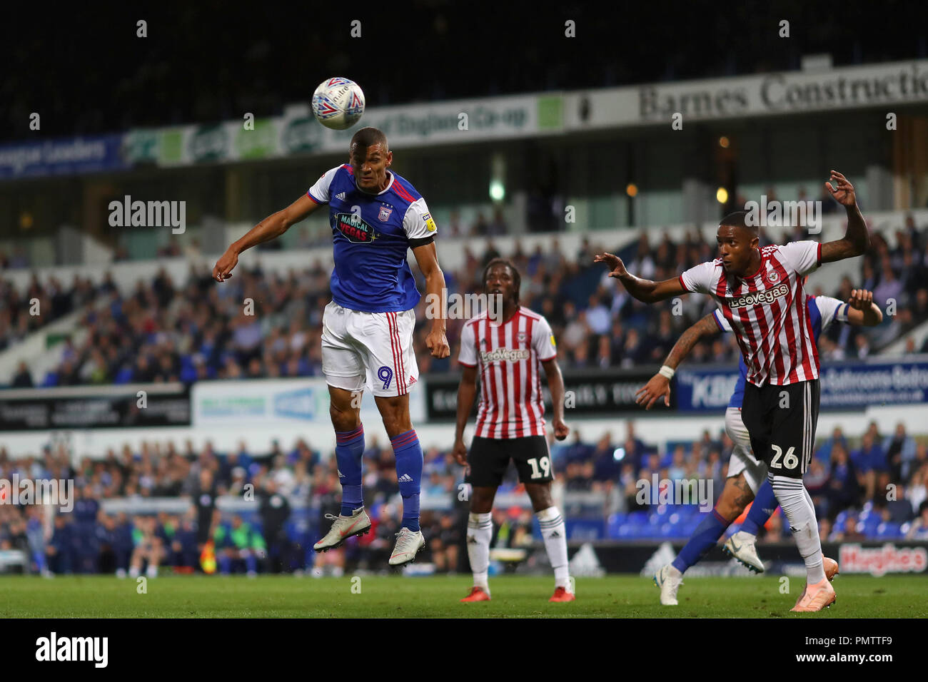 Ipswich, Royaume-Uni. 18 Sep 2018. Kayden Jackson d'Ipswich Town marque le but égalisateur, ce qui en fait 1-1 - Ipswich Town v Brentford, Sky Bet Championship, Portman Road, Ipswich - 18 septembre 2018 Credit : Richard Calver/Alamy Live News Banque D'Images