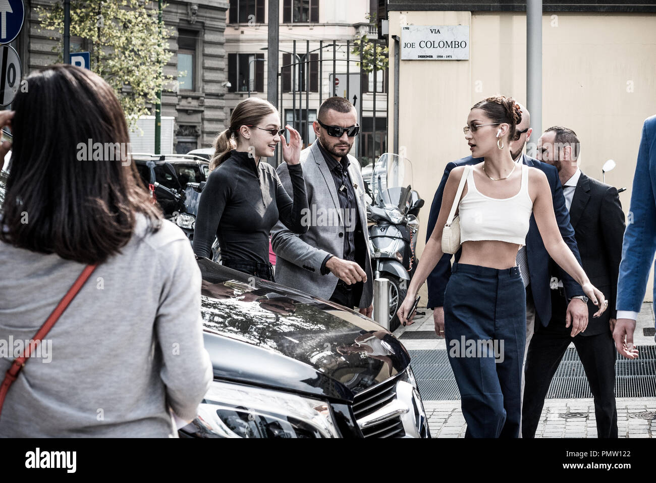 Milan, Italie. 19 sep, 2018. Gigi et Bella Hadid arrivent à Alberta Ferretti fashion show pour le Milan Fashion Week à Milan, Italie. Crédit : Marco Aprile/Alamy Vivre Crédit : Marco Aprile/Alamy Live News Banque D'Images