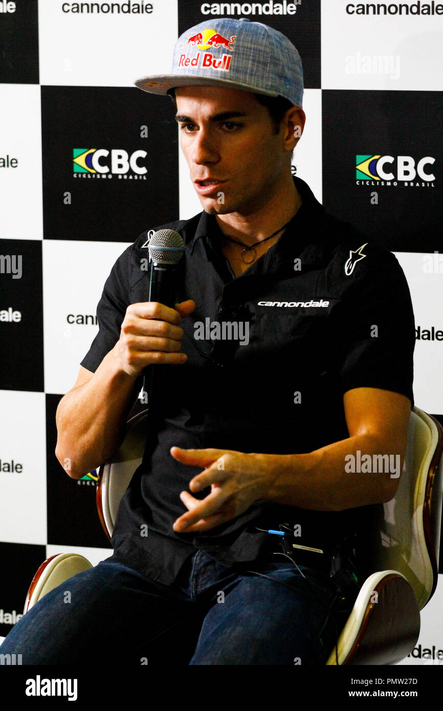 SÃO PAULO, SP - 19.09.2018 : COLETIVA COM CAMPEÃO HENRIQUE AVANCINI - Henrique Avancini, Champion du monde VTT Marathon en Italie le samedi (15), donne une conférence de presse le mercredi (19) au siège de Red Bull à São Paulo. (Photo : Aloisio Mauricio/Fotoarena) Banque D'Images SÃO PAULO, SP - 19.09.2018 : COLETIVA COM CAMPEÃO HENRIQUE AVANCINI - Henrique Avancini, Champion du monde VTT Marathon en Italie le samedi (15), donne une conférence de presse le mercredi (19) au siège de Red Bull à São Paulo. (Photo : Aloisio Mauricio/Fotoarena) Banque D'Images