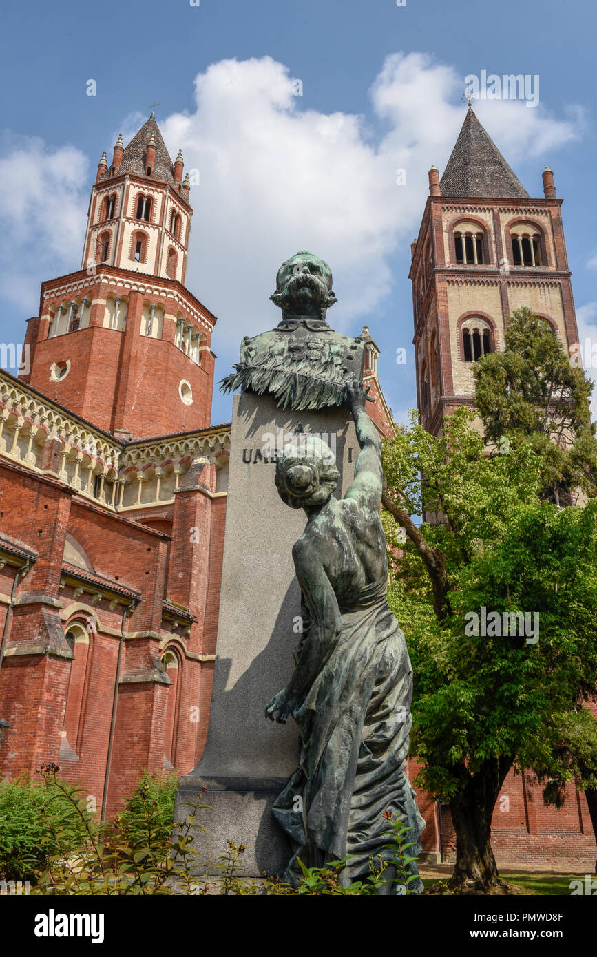 La Basilique de Sant'Andrea à Vercelli, qui a été construit entre 1219 et 1227. L'abbaye possède un style gothique, l'un des premiers en Italie, fusionné avec Lomb Banque D'Images