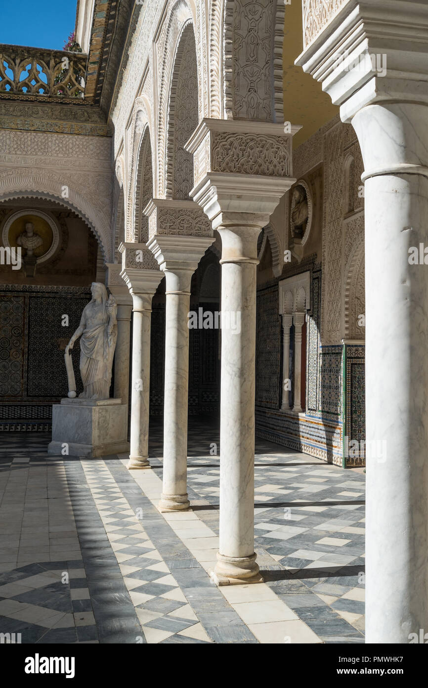 La Casa de Pilatos (maison de Pilate) est un palais andalou de Séville, en Espagne, qui sert de résidence permanente des ducs de Medinaceli. Banque D'Images