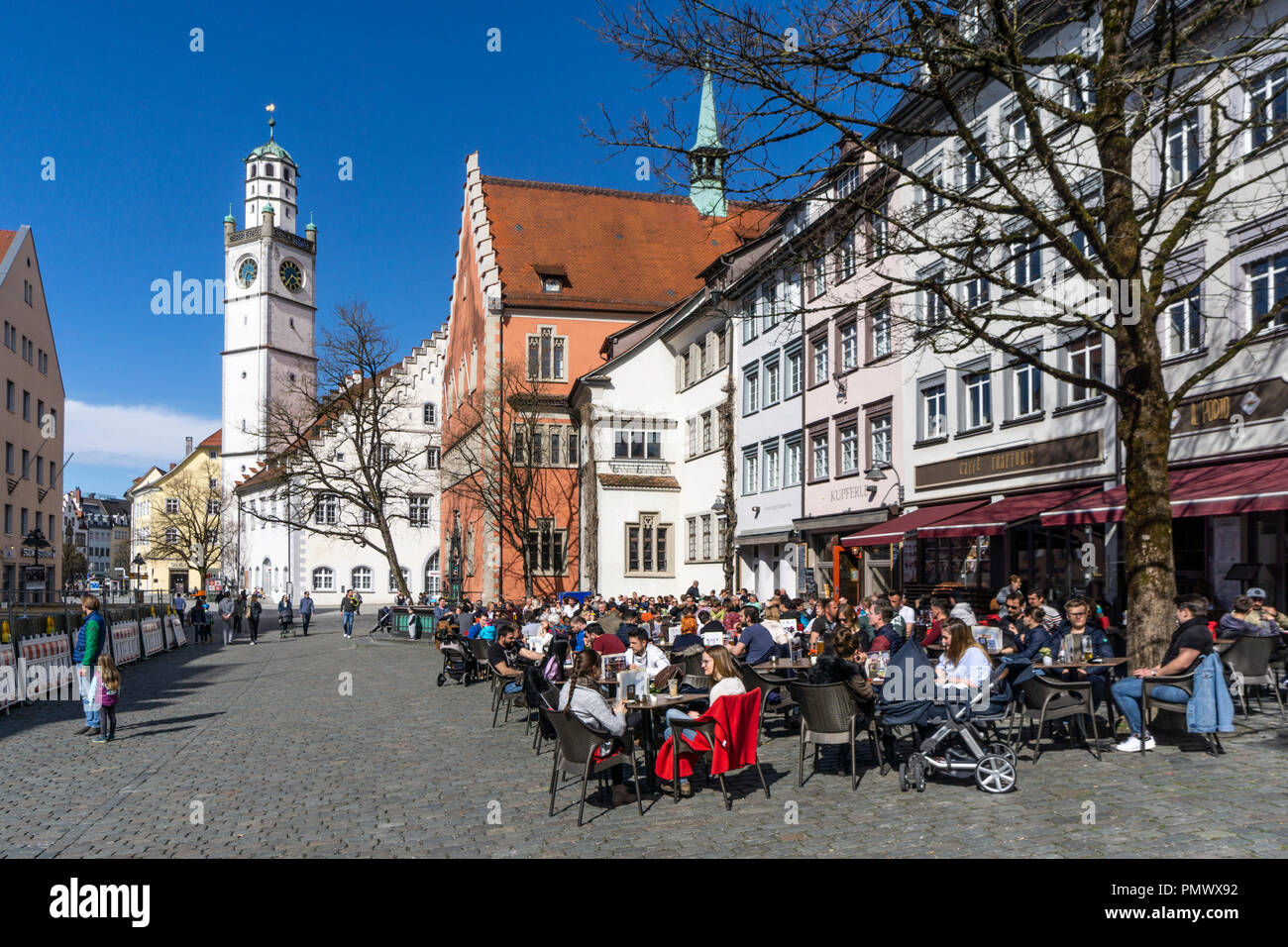 Altstadt von Ravensburg, Blaserturm, Waaghaus, Rathaus, Strassenscafes, Baden Wuertemberg, Deutschland Banque D'Images