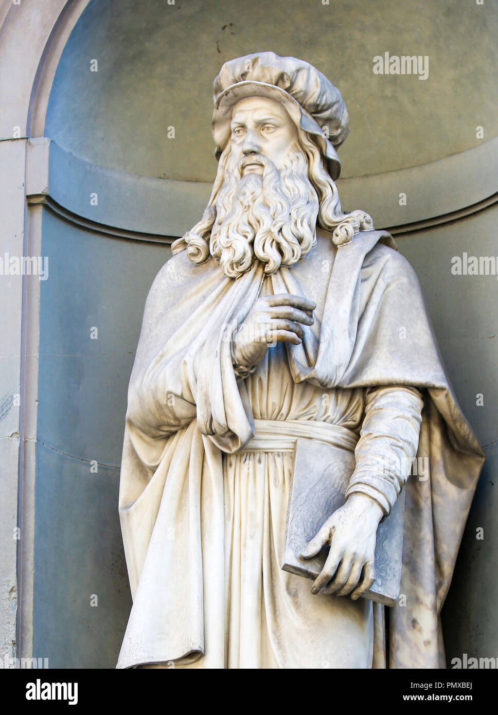 Statue de léonard de Vinci à Florence, Italie. Banque D'Images