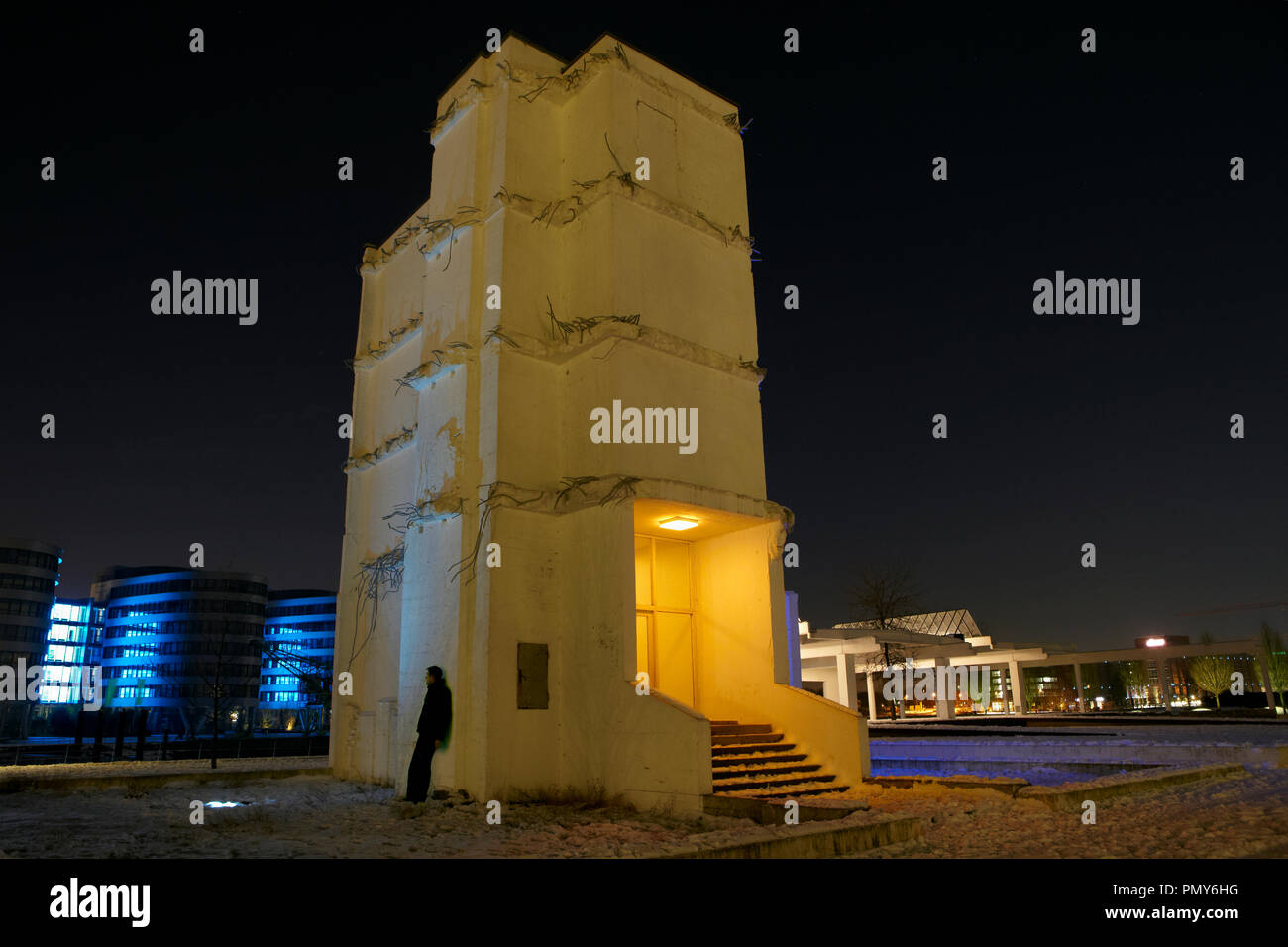 Par le grand artiste Dani Karavan le Jardin des souvenirs 1999 Création d'un tout nouveau quartier culturel. Dani Karavan a transformé le port fonctionnel des bâtiments, tels que l'ancien escalier, sur un joli avenir grâce à la transformation. Un lieu de communion, la méditation et l'inspiration, l'art et la culture. Banque D'Images