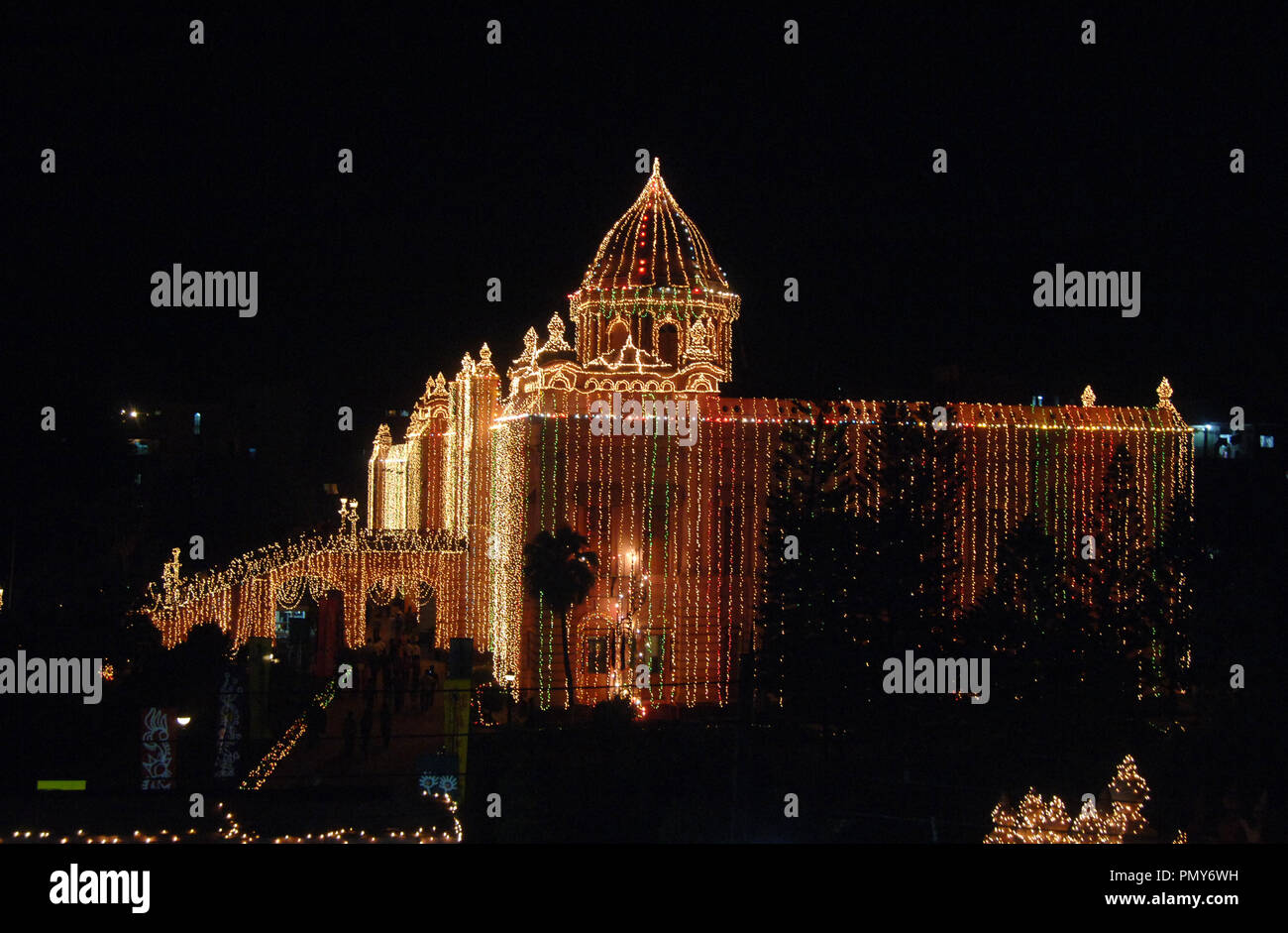 Dhaka, Bangladesh - 29 novembre 2008 : La vue de nuit sur ahsan manzil. Ahsan Manzil a été le palais résidentiel et siège de l'Nawab de Dhaka Banque D'Images