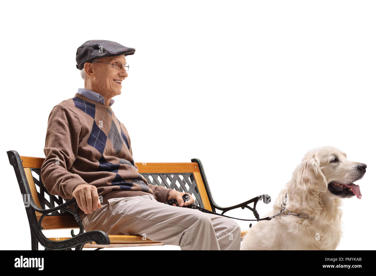 Hauts avec un chien assis sur un banc isolé sur fond blanc Banque D'Images