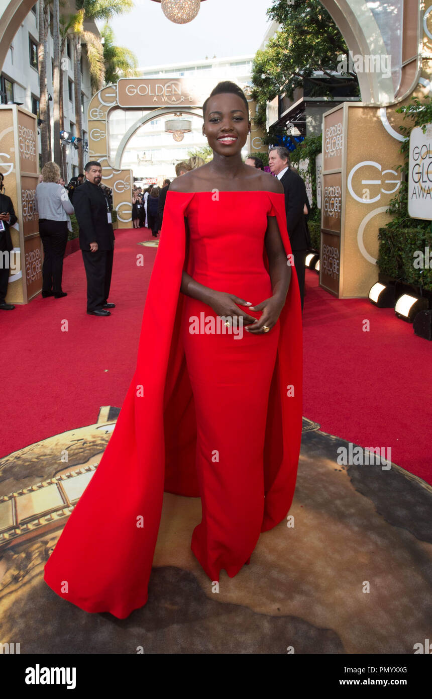 Nommé pour la meilleure interprétation féminine DANS UN RÔLE DE SOUTIEN DANS UN FILM pour son rôle dans "12 YEARS A SLAVE", l'actrice Lupita Nyong'o participe à la 71e assemblée annuelle Golden Globe Awards au Beverly Hilton de Los Angeles, CA le dimanche, Janvier 12, 2014. Référence #  32222 Fichier 022CCR pour un usage éditorial uniquement - Tous droits réservés Banque D'Images