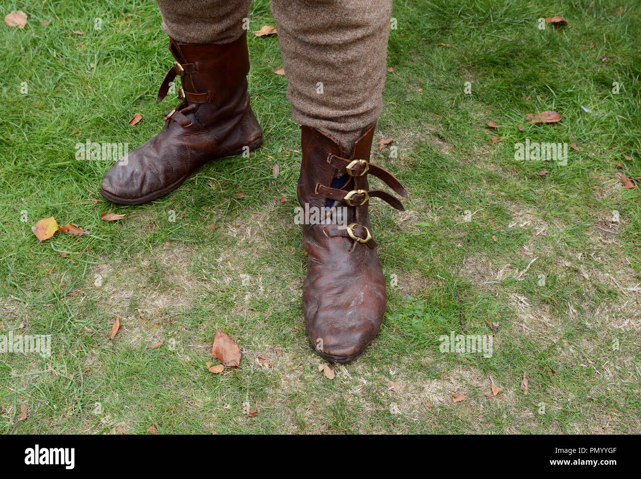Chaussures médiévales en cuir Banque de photographies et d'images à haute  résolution - Alamy