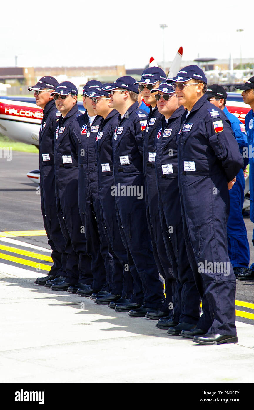 La Force aérienne chilienne Fuerza Aérea de Chile, FACh, acrobaties Haut Halcones Squad (Escuadrilla de Alta Acrobacia Halcones). Les pilotes et l'équipe de soutien Banque D'Images