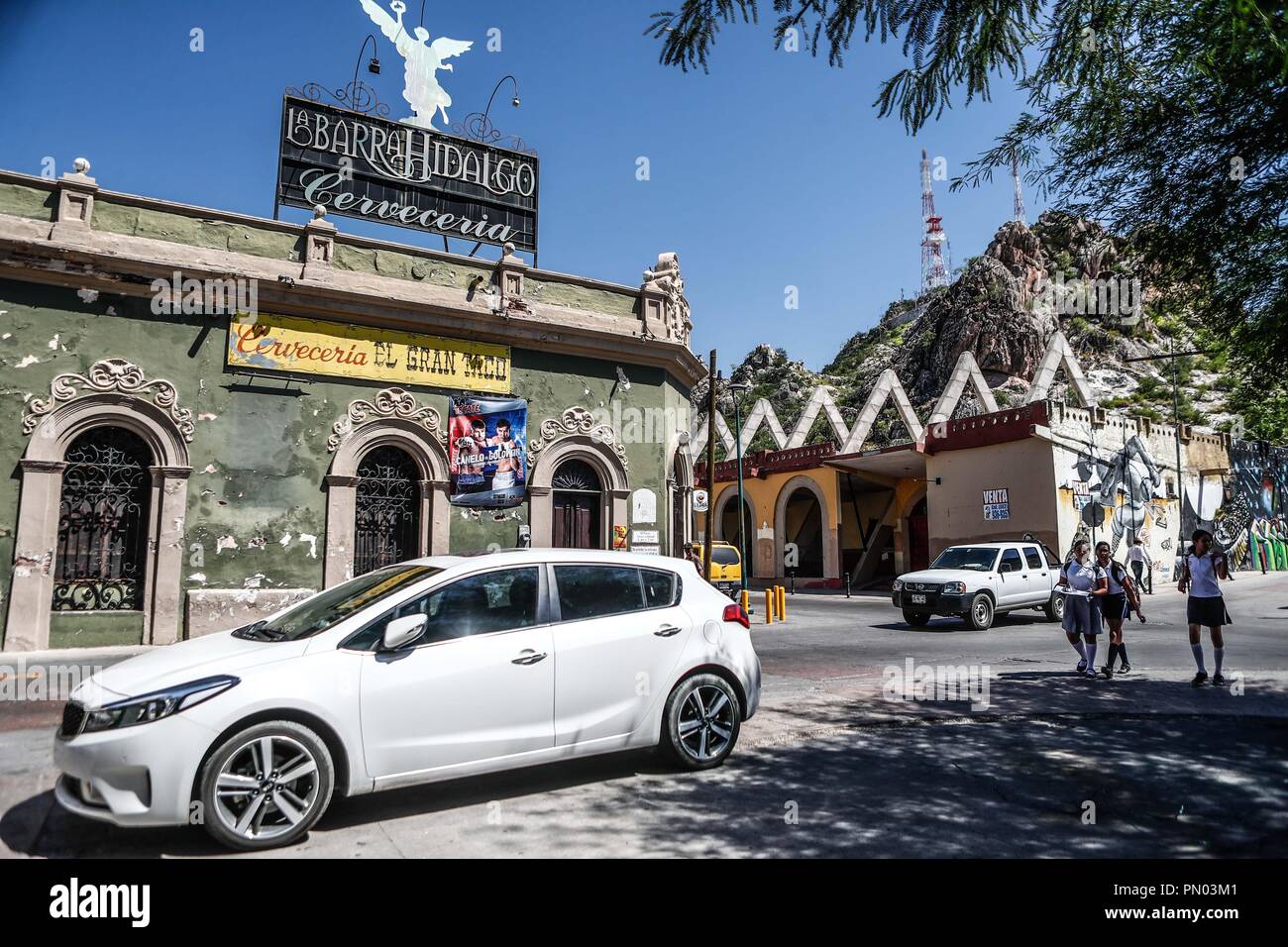 Barra Hidalgo brasserie dans le centre historique d'Hermosillo, Sonora. Façade, à l'extérieur, house, old, couleur verte, architecture, lumière du jour, dailylife Banque D'Images