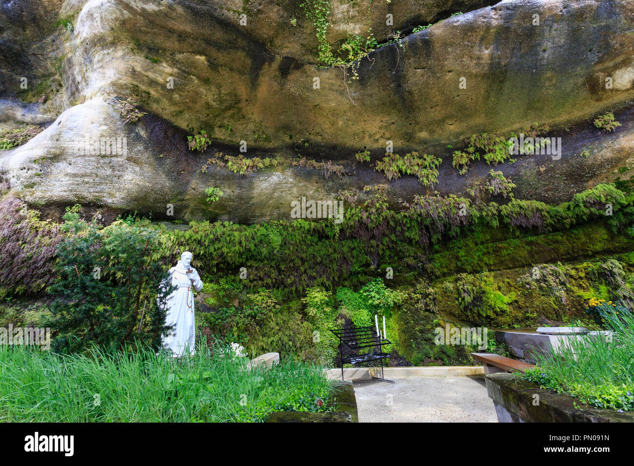 Photos De Sanctuaire Des Grottes De Saint-antoine Grotte di saint antoine Banque de photographies et d’images à haute