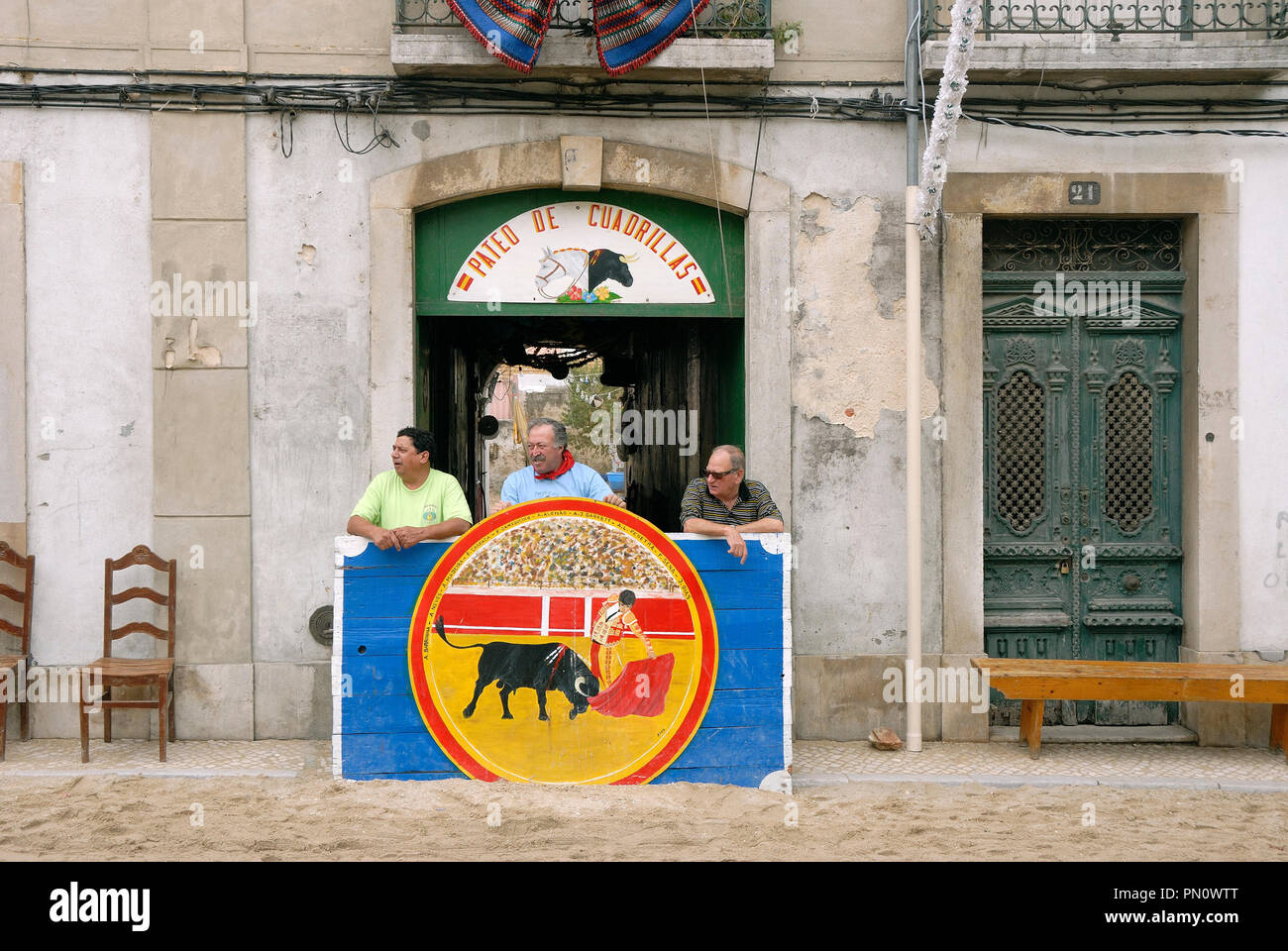 Corrida de rue (largada de Touros) à Alcochete, Portugal Banque D'Images